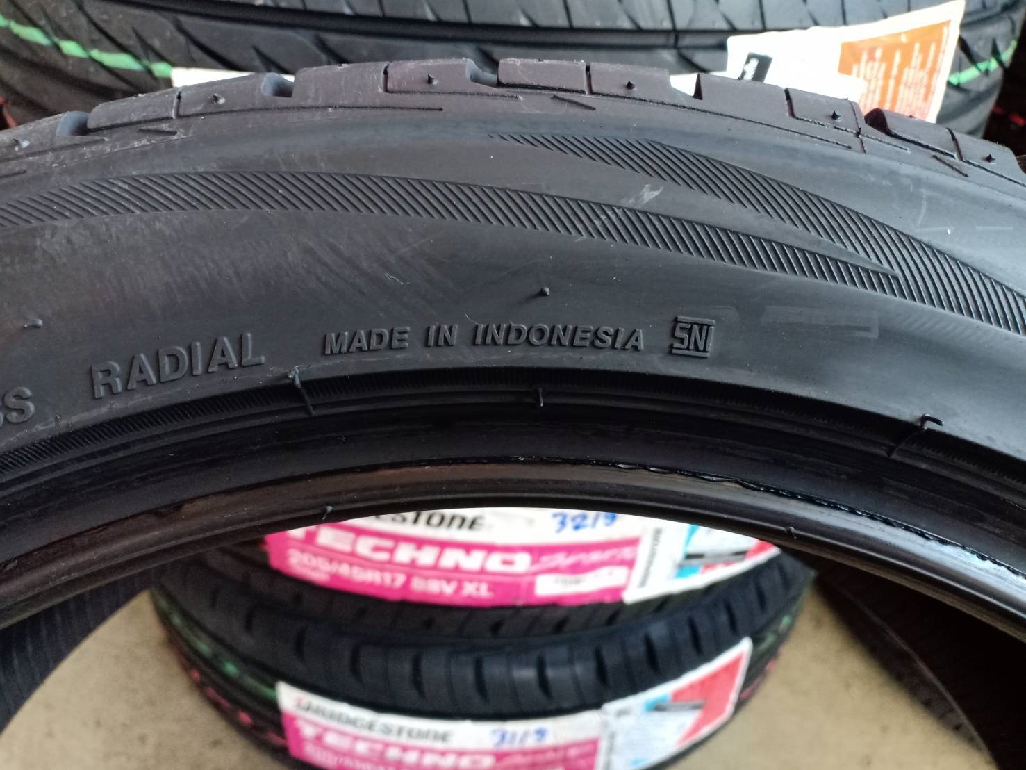 BRIDGESTONE TECHNO SPORTS 215/45R17 ยางใหม่ปี19 ราคาพิเศษ
