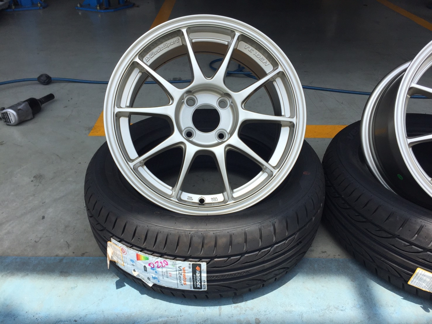 TC105N APEX ขอบ15 ET+35 4x100 TS TITAN