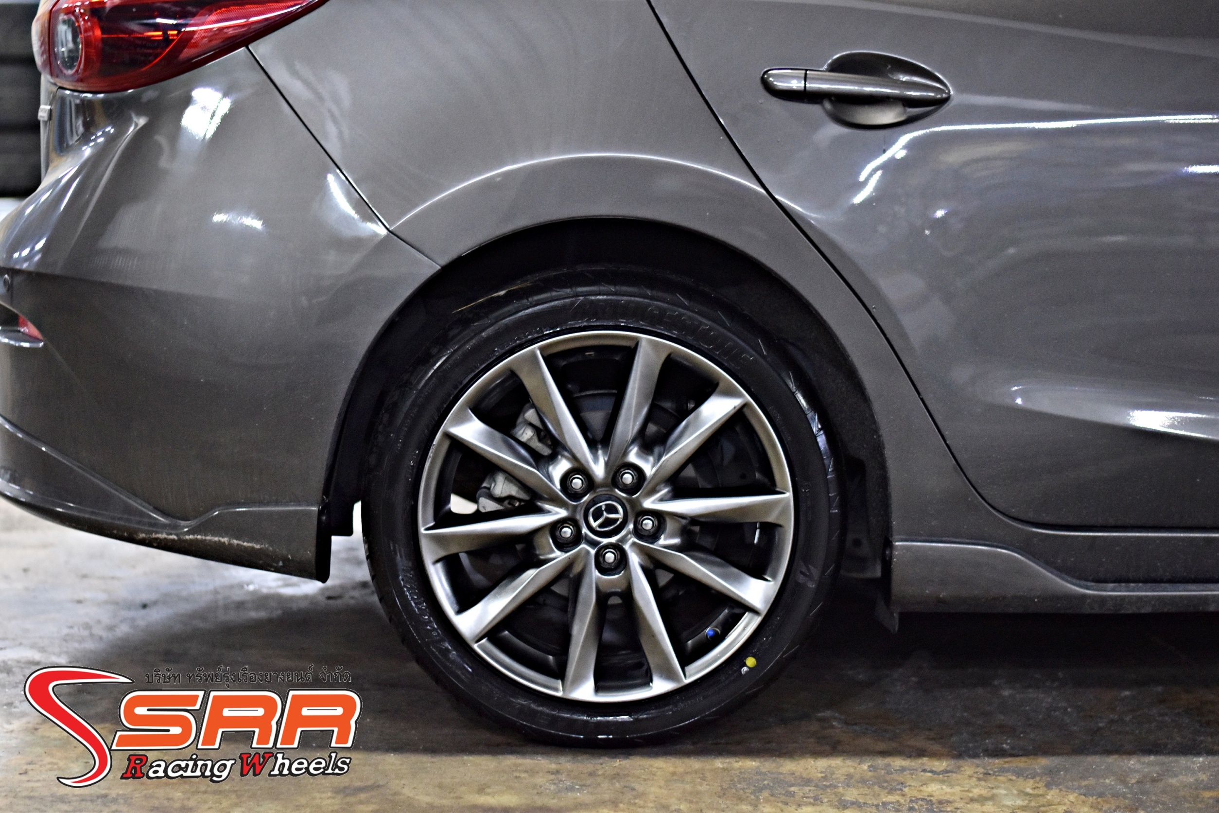 BRIDGESTONE POTENZA ADRENALIN RE004 215/45R18 ยางปี20 ราคาพิเศษ