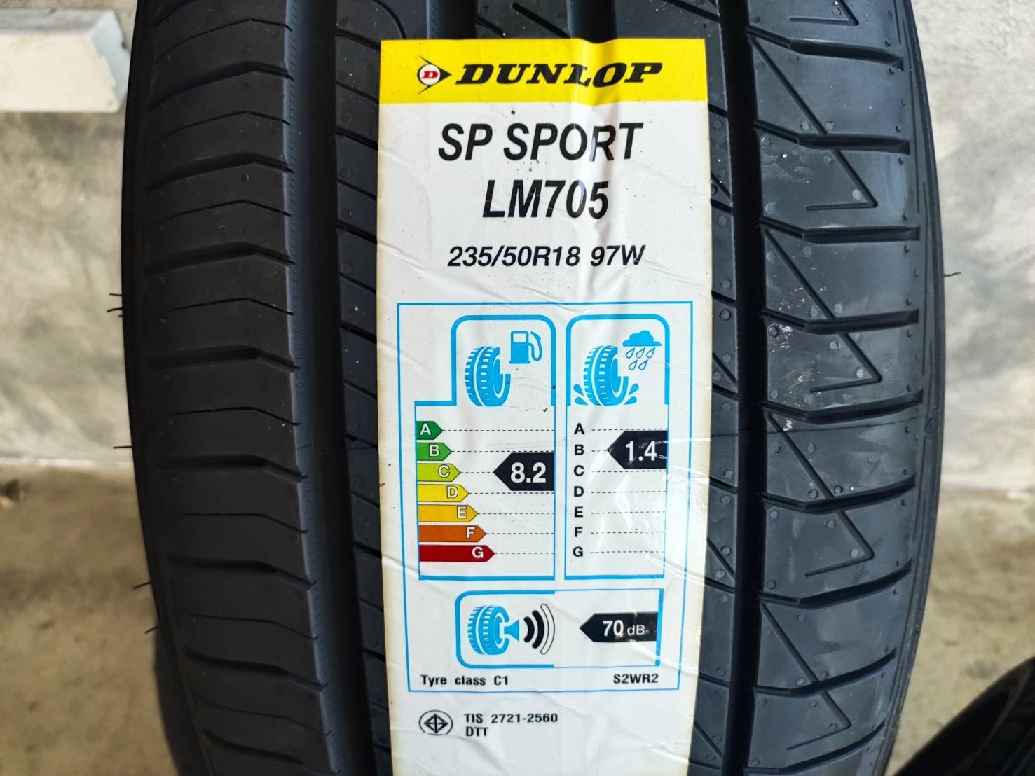 DUNLOP LM705 235/50R18 ยางญี่ปุ่นปี19 ลดราคาพิเศษ