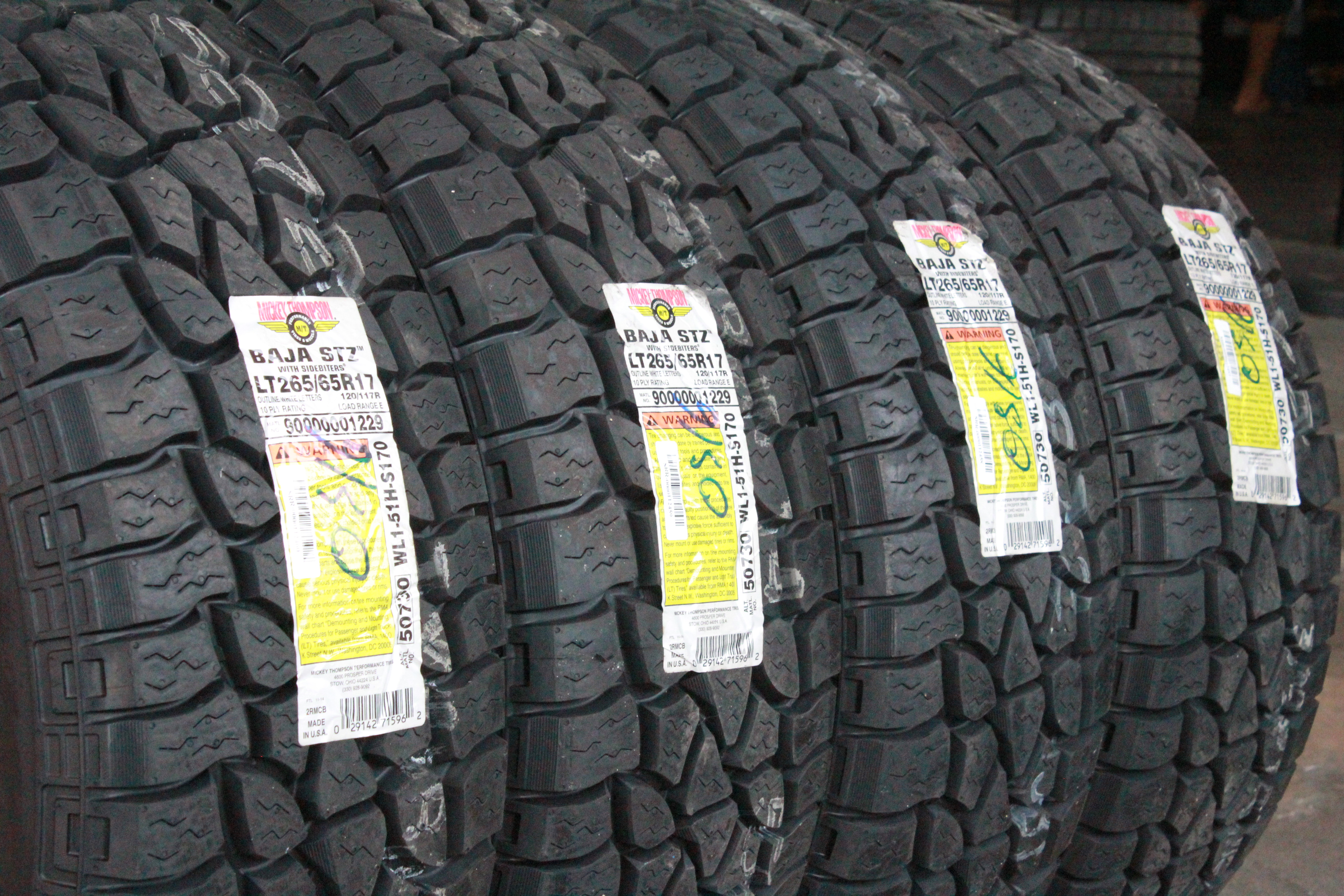 MICKEY THOMPSON STZ 265/70R16