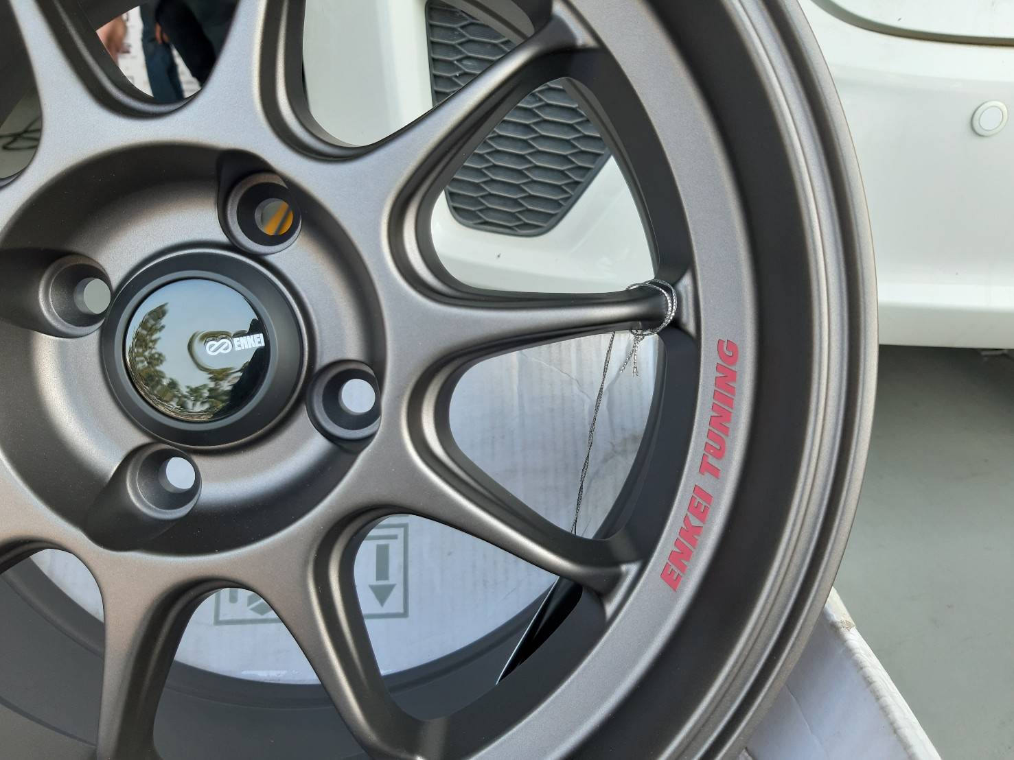 ENKEI TUNING SC55 ขอบ15 ET28 4x100 สีเทาตัวหนังสือแดง