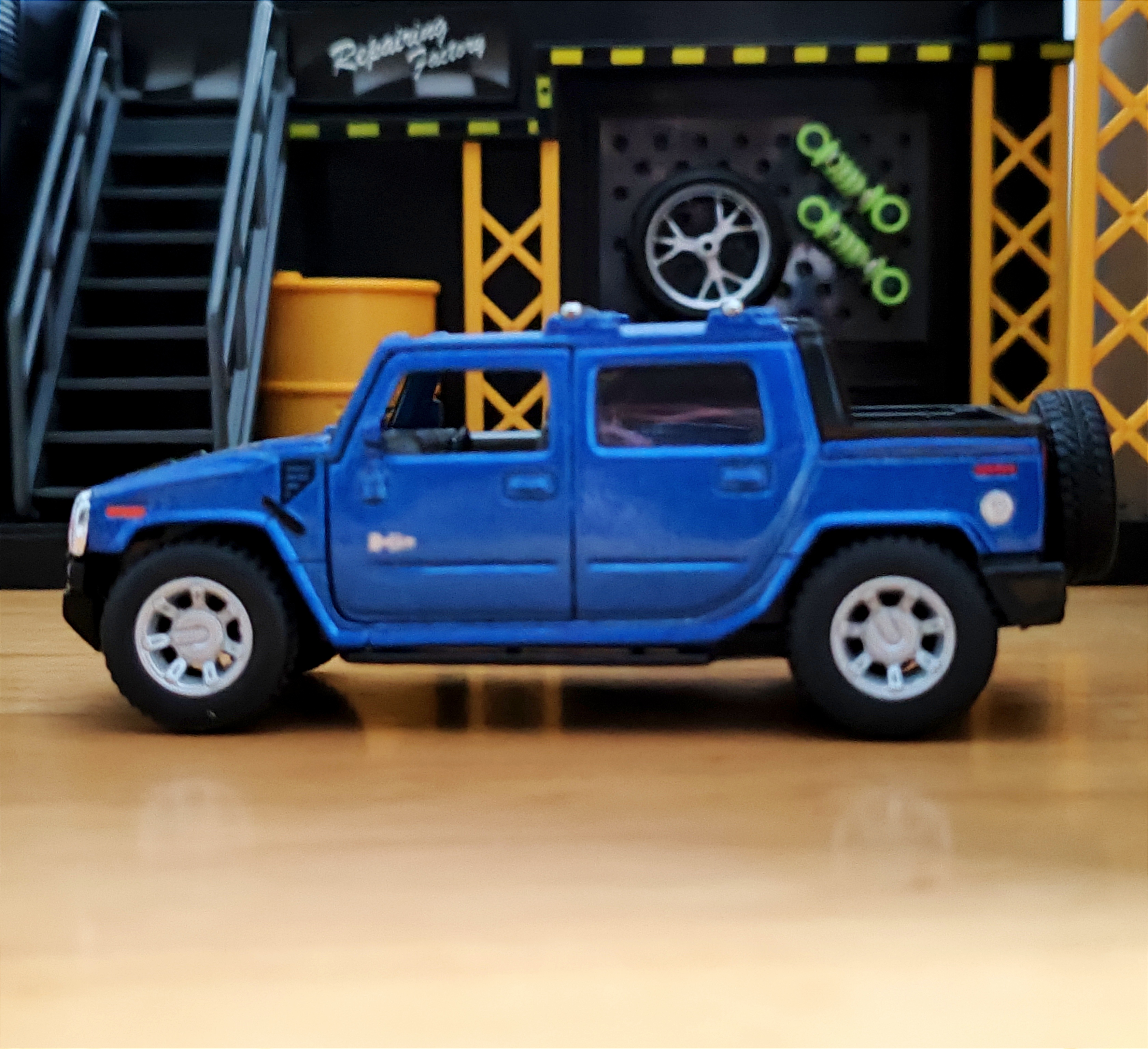 2005 Hummer H2 SUV โมเดลรถเหล็ก (ปลีก-ส่ง)