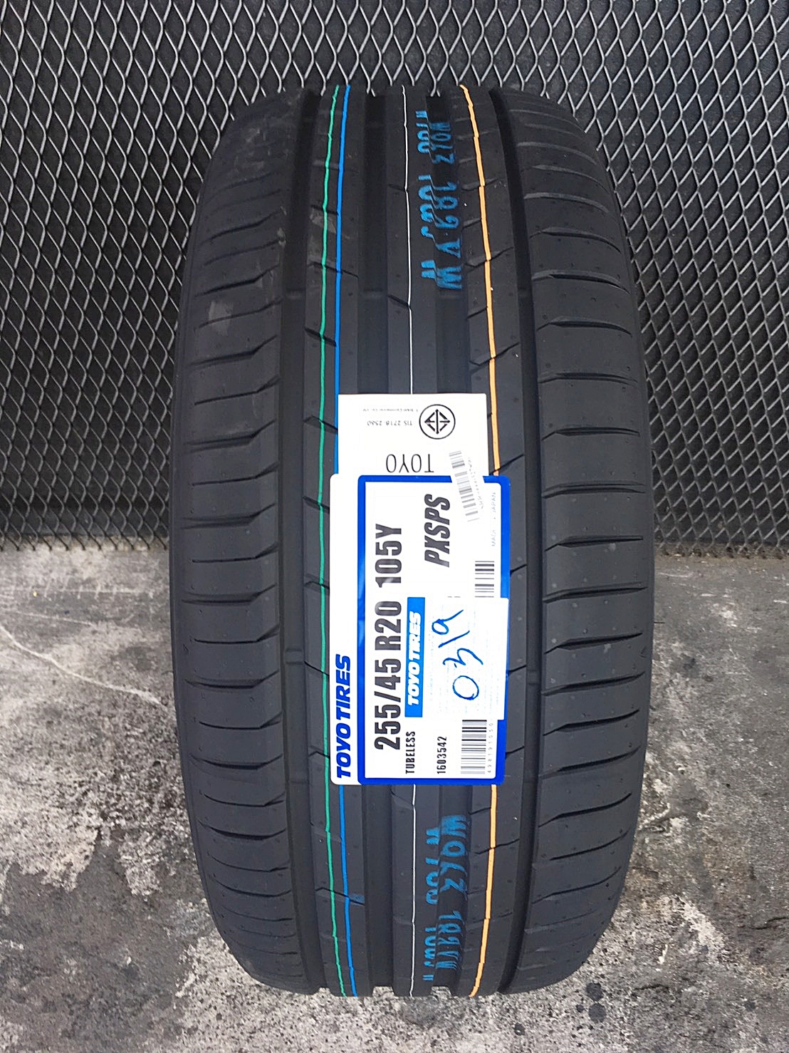 TOYO PROXES SPORT SUV 255/45R20 ยางใหม่ปี20 ลดราคาพิเศษ