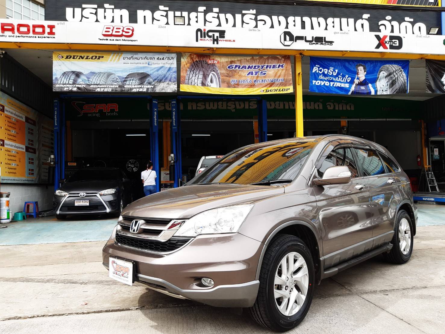 YOKOHAMA BluEarth-X AE61 225/65R17 ยางญี่ปุ่นปี20 ราคาพิเศษ