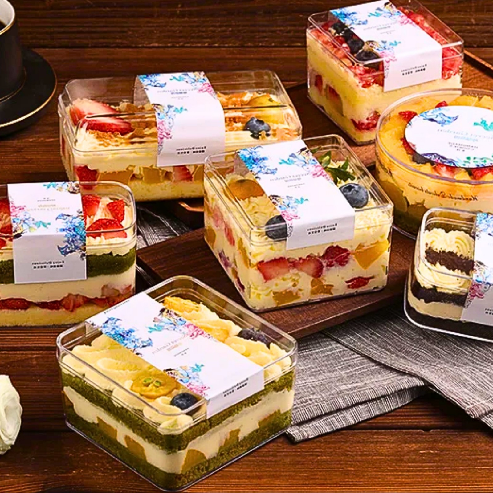 กล่องพลาสติกแข็ง ทรงสี่เหลี่ยมจตุรัส เตี้ย-สูง (1แพ็คx12ใบ)