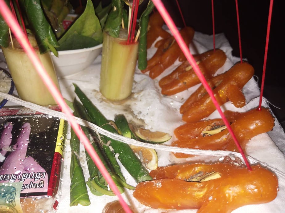 หุ่นเสน่ห์ยาแฝดเรียกคู่ อาจารย์เขมร