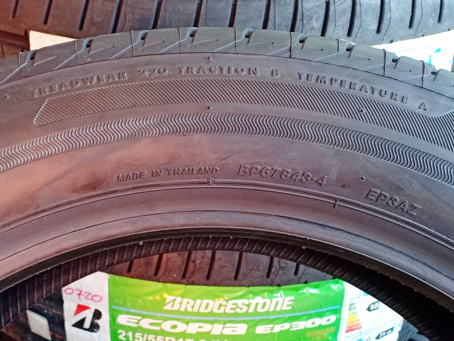 BRIDGESTONE ECOPIA EP300 215/55R17 ยางปี20 ราคาพิเศษ