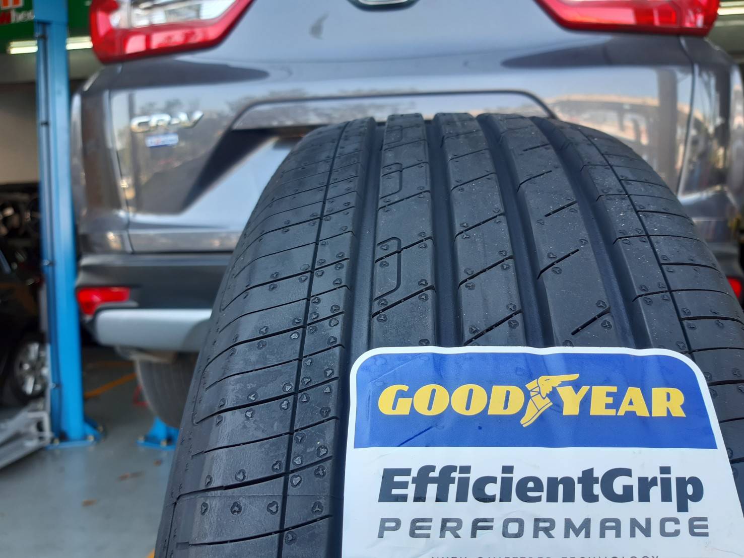 GOODYEAR EfficientGrip PERFORMANCE SUV 235/65R17 ยางใหม่ ราคาพิเศษ