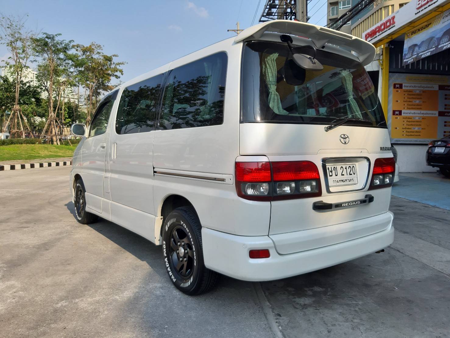 YOKOHAMA PARADA PA03 215/70R15 ยางขอบขาว ราคาพิเศษ