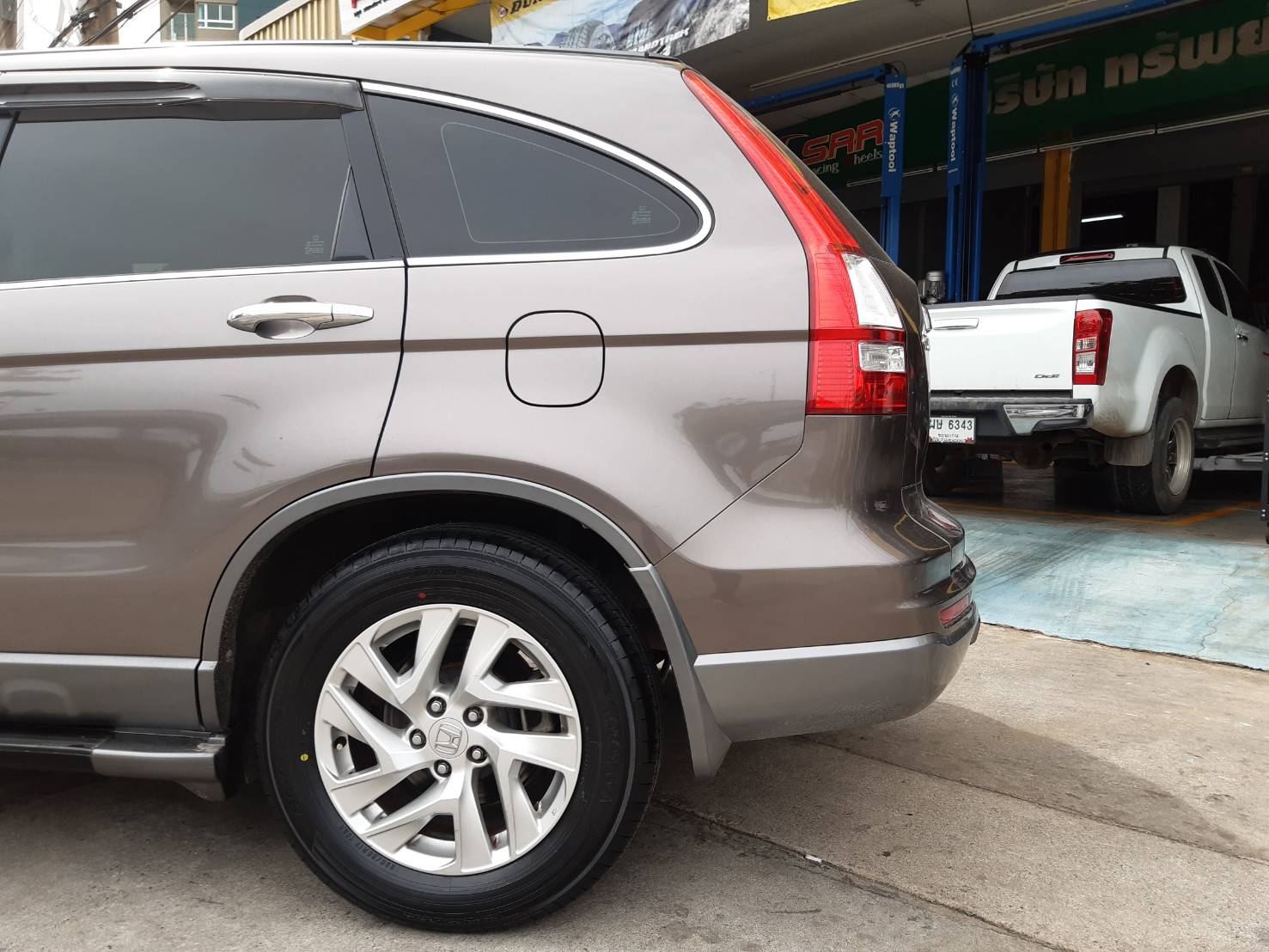 YOKOHAMA BluEarth-X AE61 225/65R17 ยางญี่ปุ่นปี20 ราคาพิเศษ