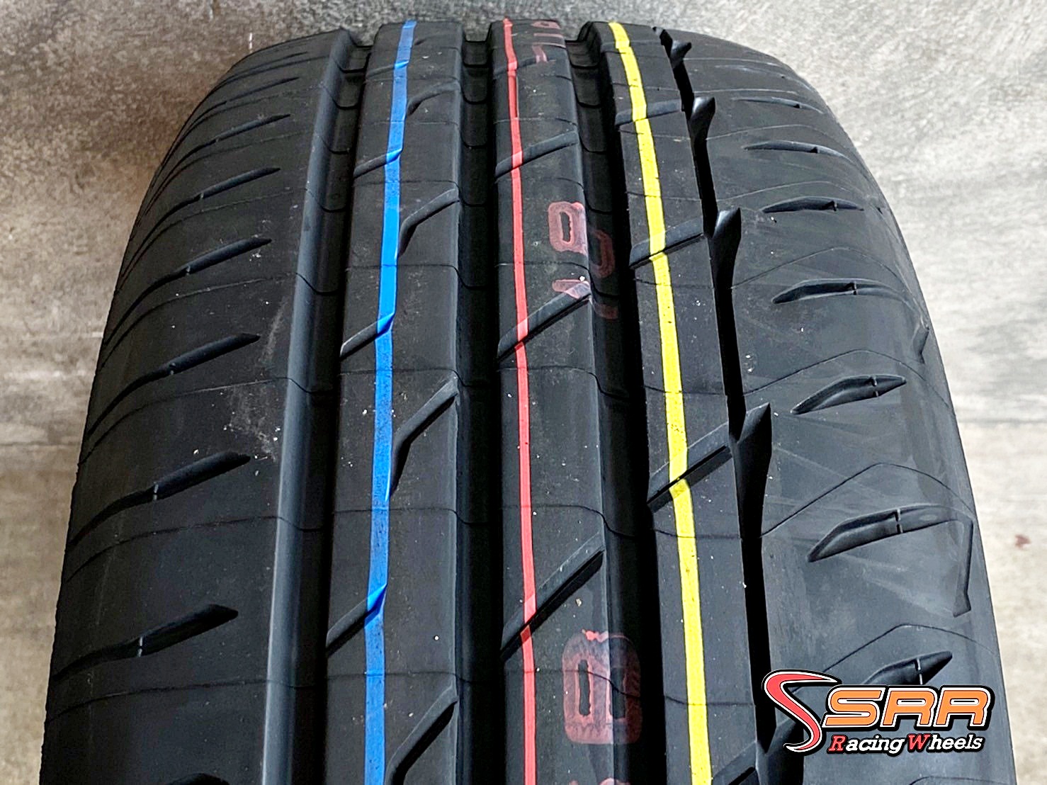 BRIDGESTONE RE004 195/55R15 ยางเข้าใหม่ปี2021 ราคาพิเศษ