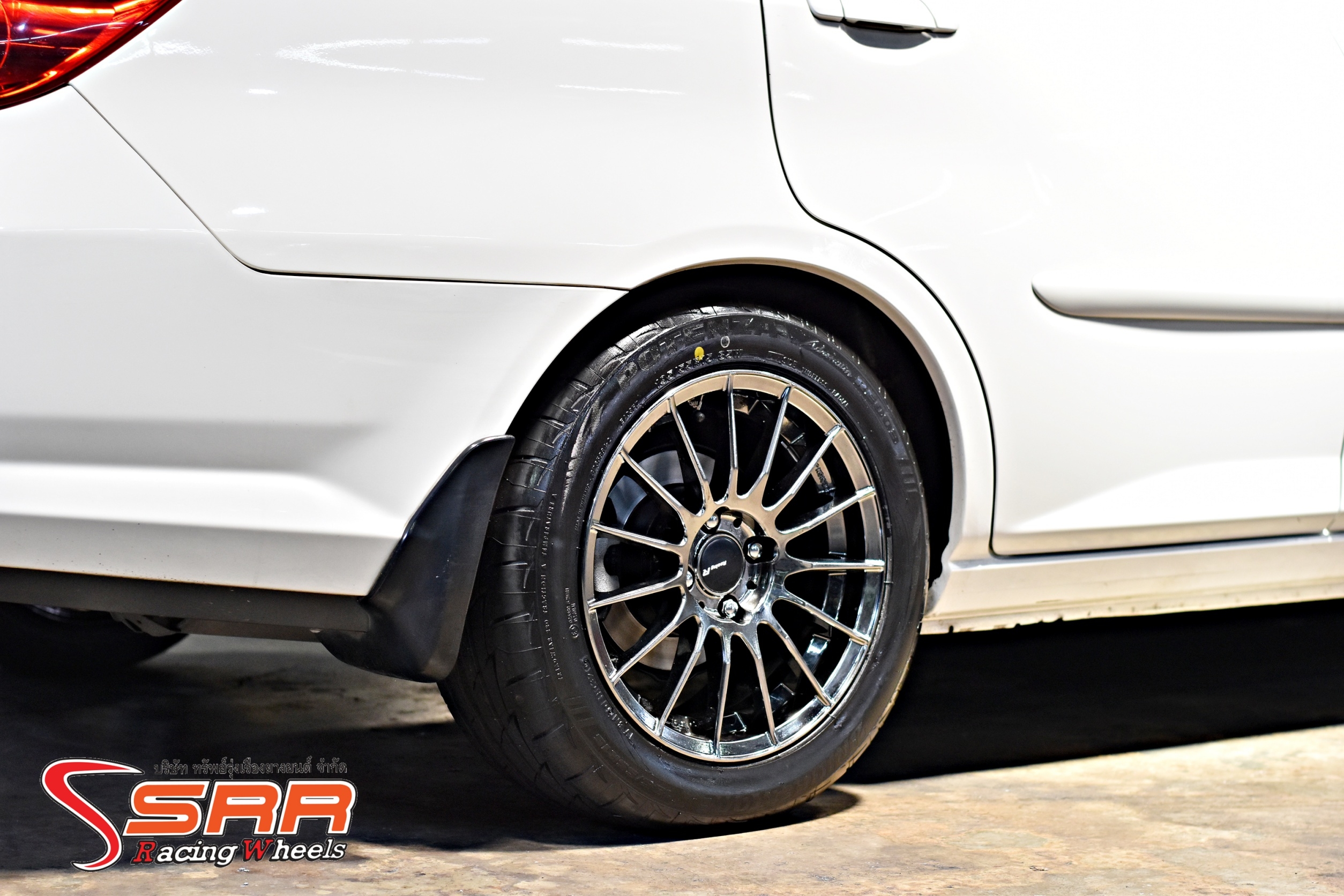 BRIDGESTONE RE003 195/55R15 ยางปี2020 ราคาพิเศษ