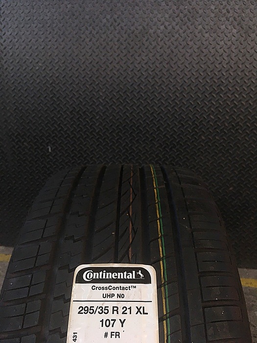 CONTINENTAL CrossContact UHP NO 295/35R21