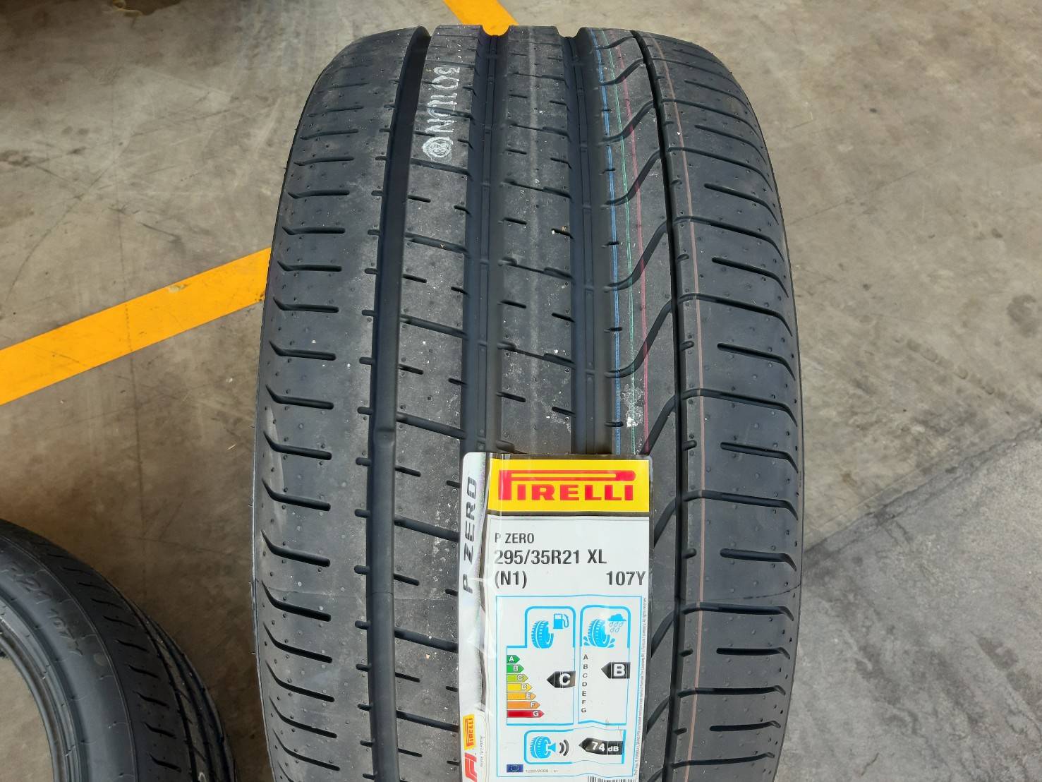 PIRELLI P ZERO N1 295/35R21 ราคาพิเศษ ใส่รถPorsche Cayenne