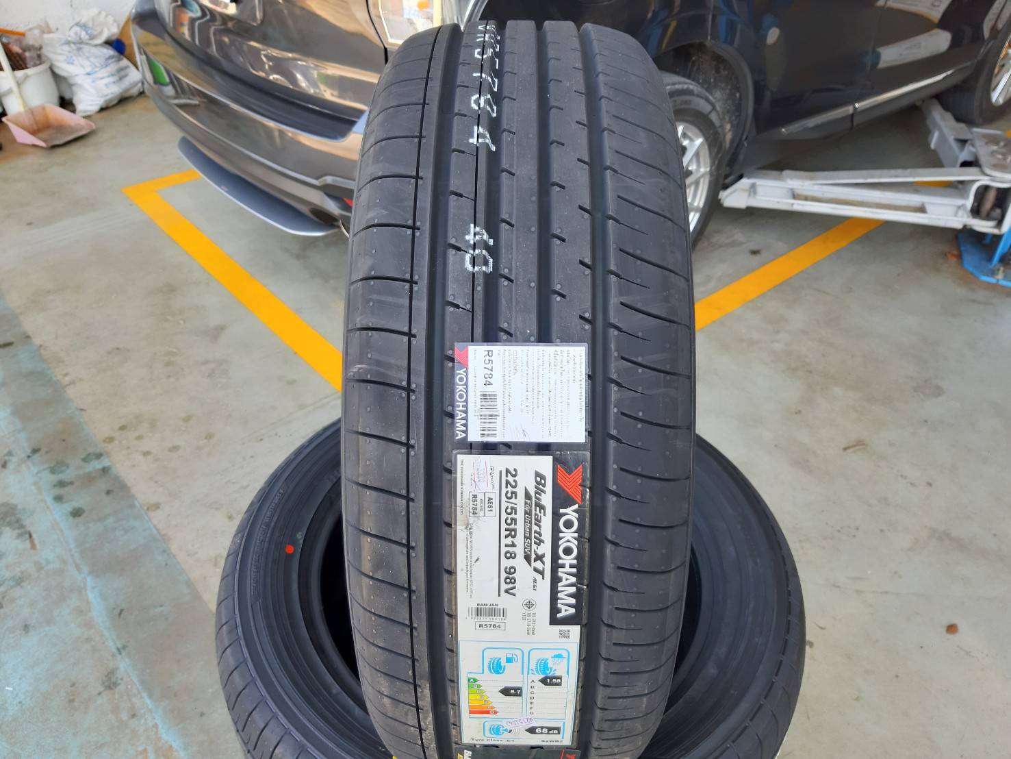 YOKOHAMA BluEarth-XT AE61 225/55R18 ยางญี่ปุ่น ราคาพิเศษ