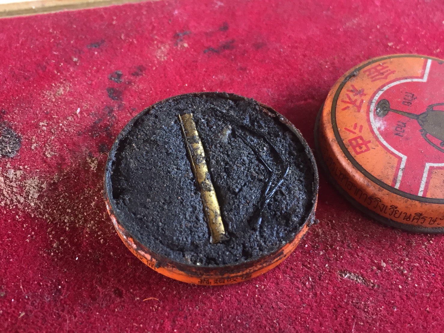 สีผึ้งพรายแม่น้ำฝน ฝังตะกรุด อาจารย์เปล่ง บุญยืน