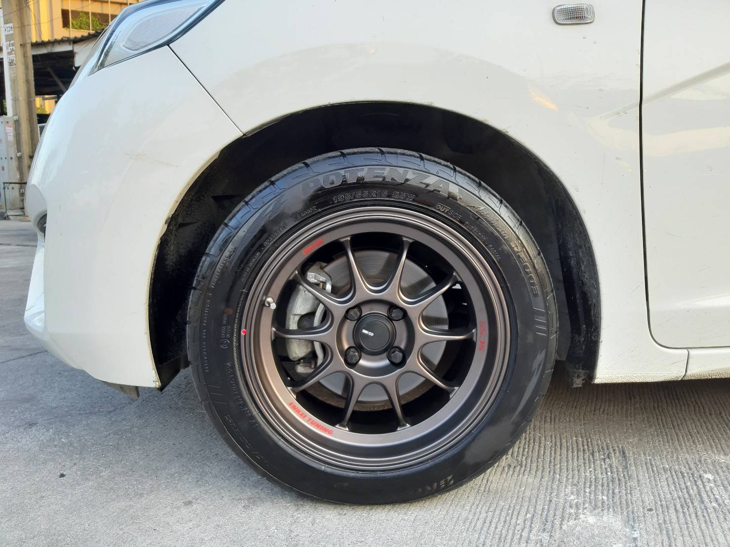 ENKEI TUNING SC55 ขอบ15 ET28 4x100 สีเทาตัวหนังสือแดง