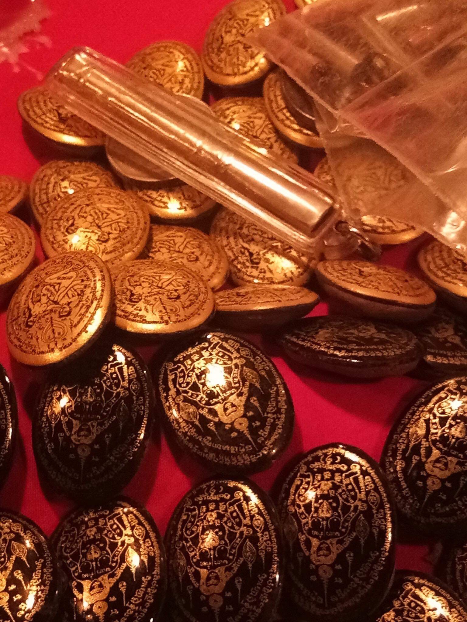 ล็อกเก็ตนครโสเภณี อาจารย์ต้นทอง