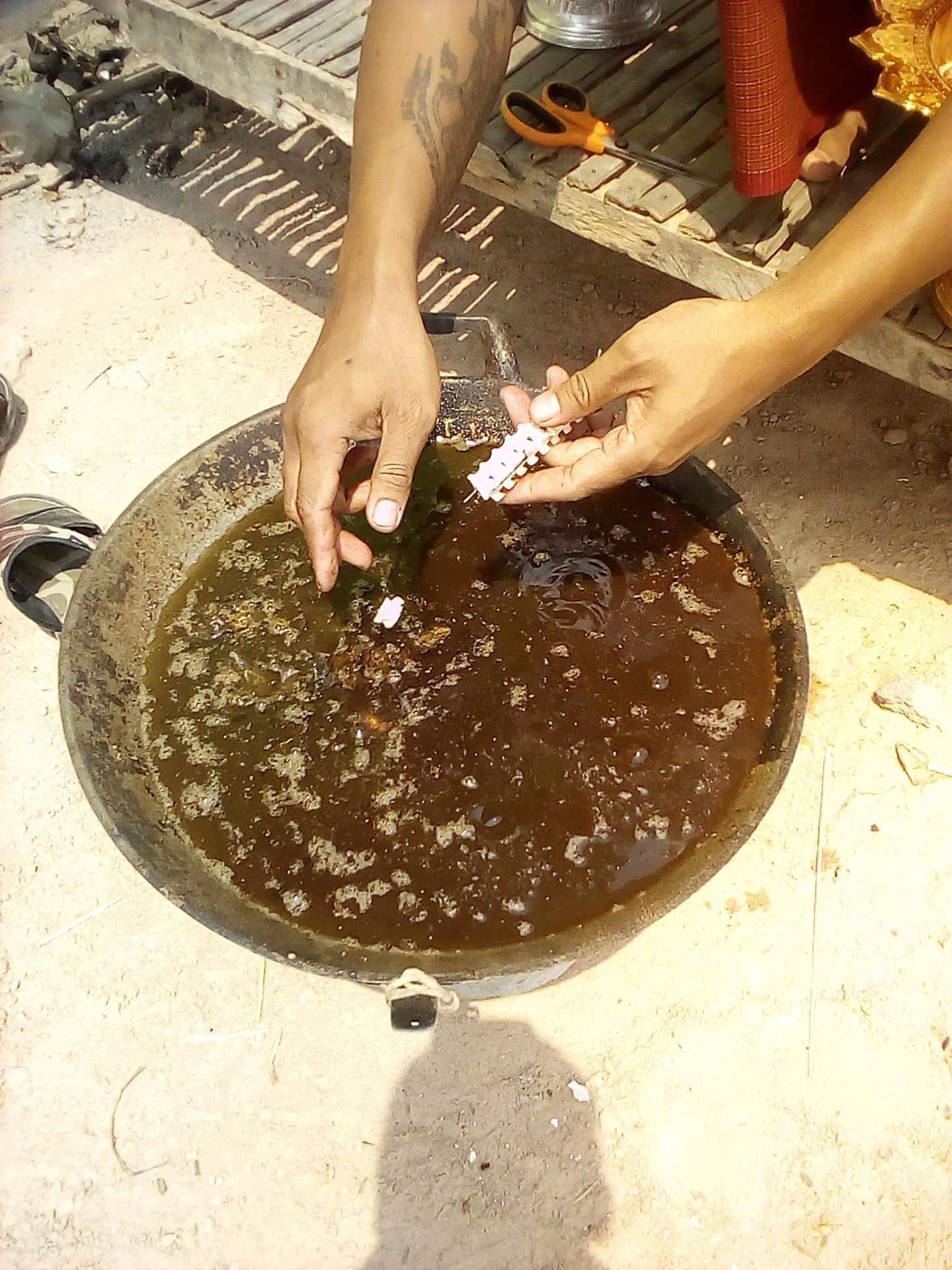 สีผึ้งพรายงูกุเลน อาจารย์เขมร (FL)