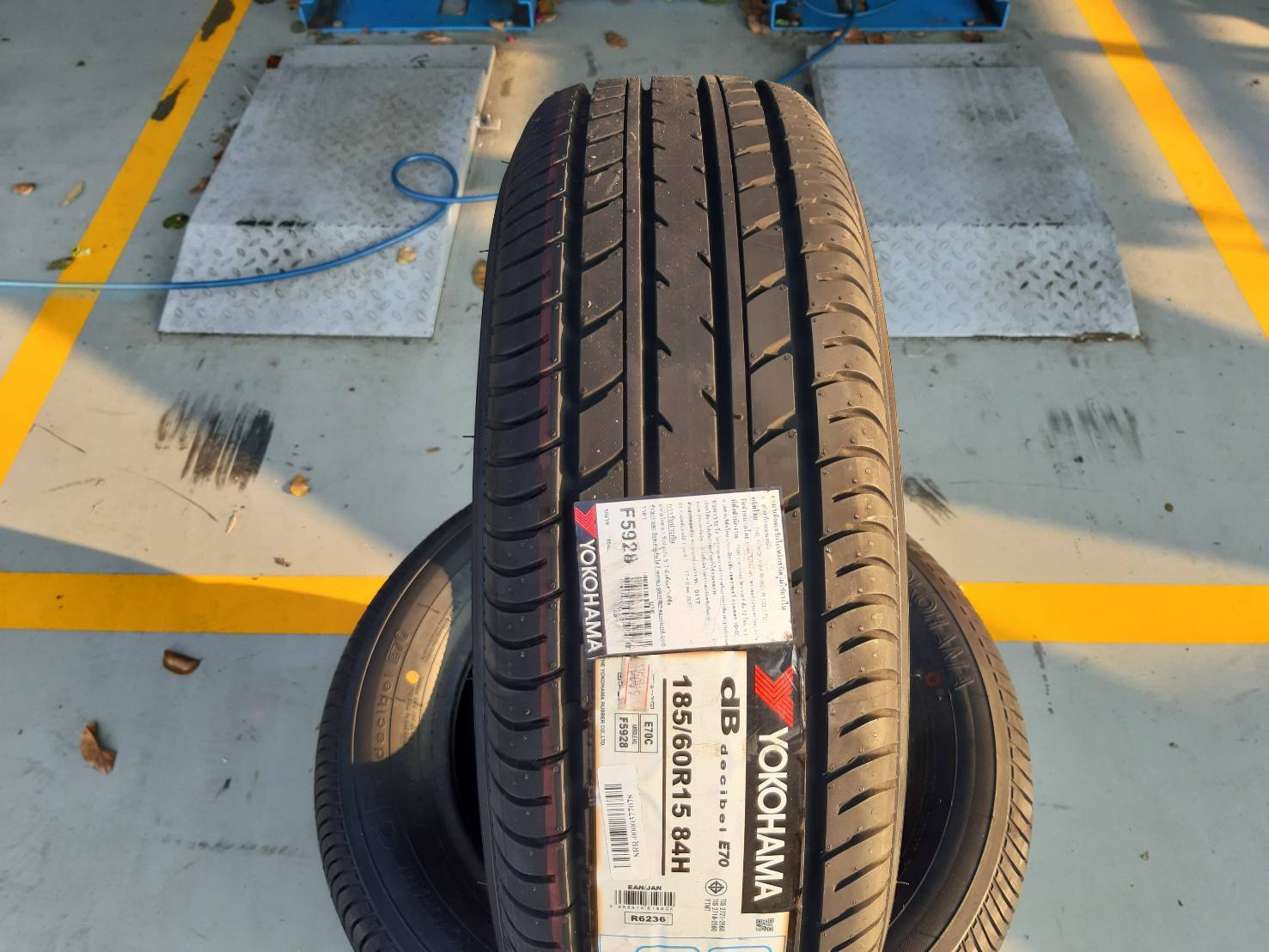 YOKOHAMA db decibel E70 185/60R15 ยางใหม่ปี20 ลดราคาพิเศษ