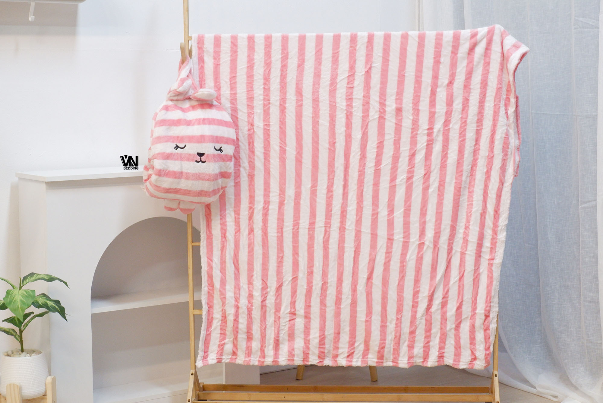 หมอนผ้าห่ม คราฟ Craftholic มีสายสะพาย ซุกมือได้ (10ตัวคละสี)