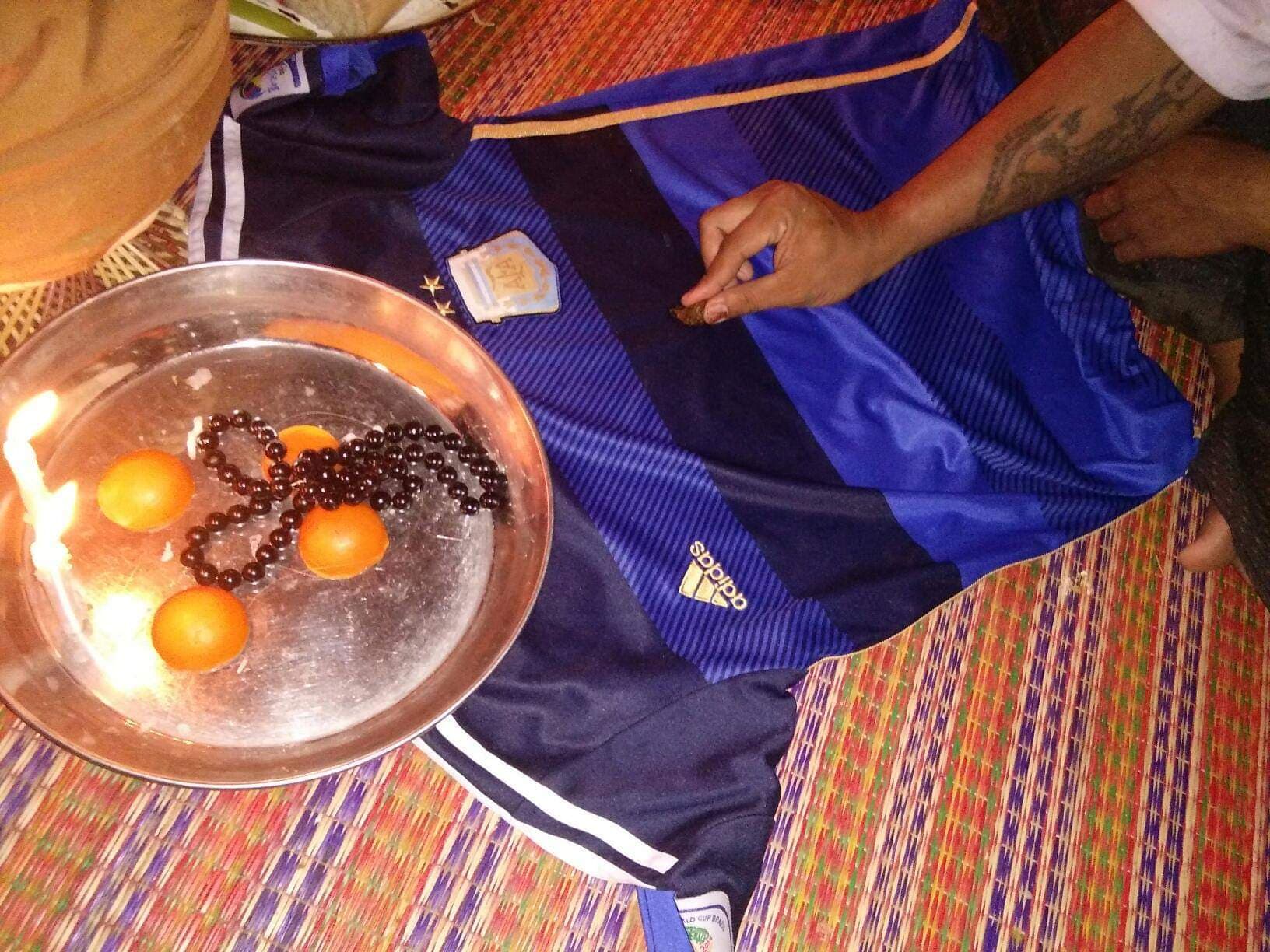 ฝาบาตรสะกดรัก อาจารย์เขมร