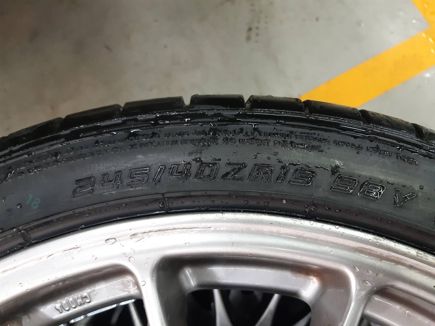 DUNLOP SP SPORT MAXX 050+ 245/40ZR19 ยางปี20 ราคาพิเศษ