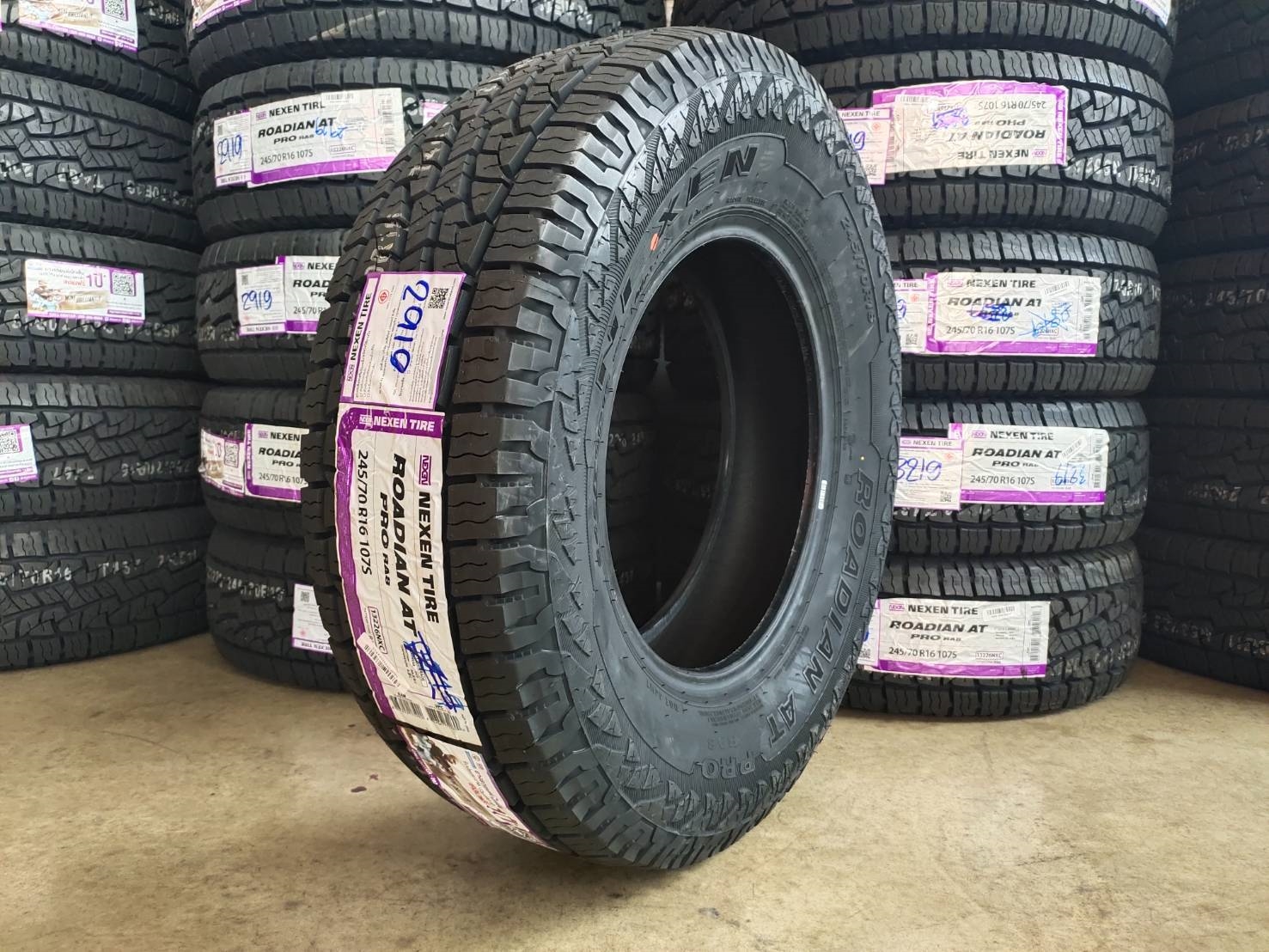 NEXEN ROADIAN AT PRO RA8 245/70R16 ยางราคาพิเศษ เส้นละ 2,900 บาท