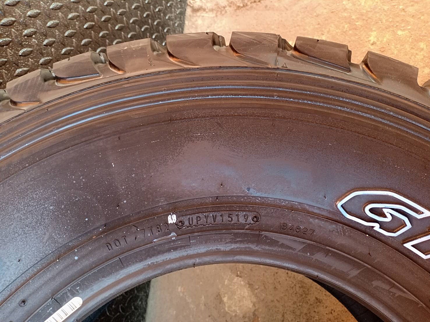 DUNLOP GRANDTREK AT1 31x10.5R15 ยางปี19 เส้นละ 3,250 บาท