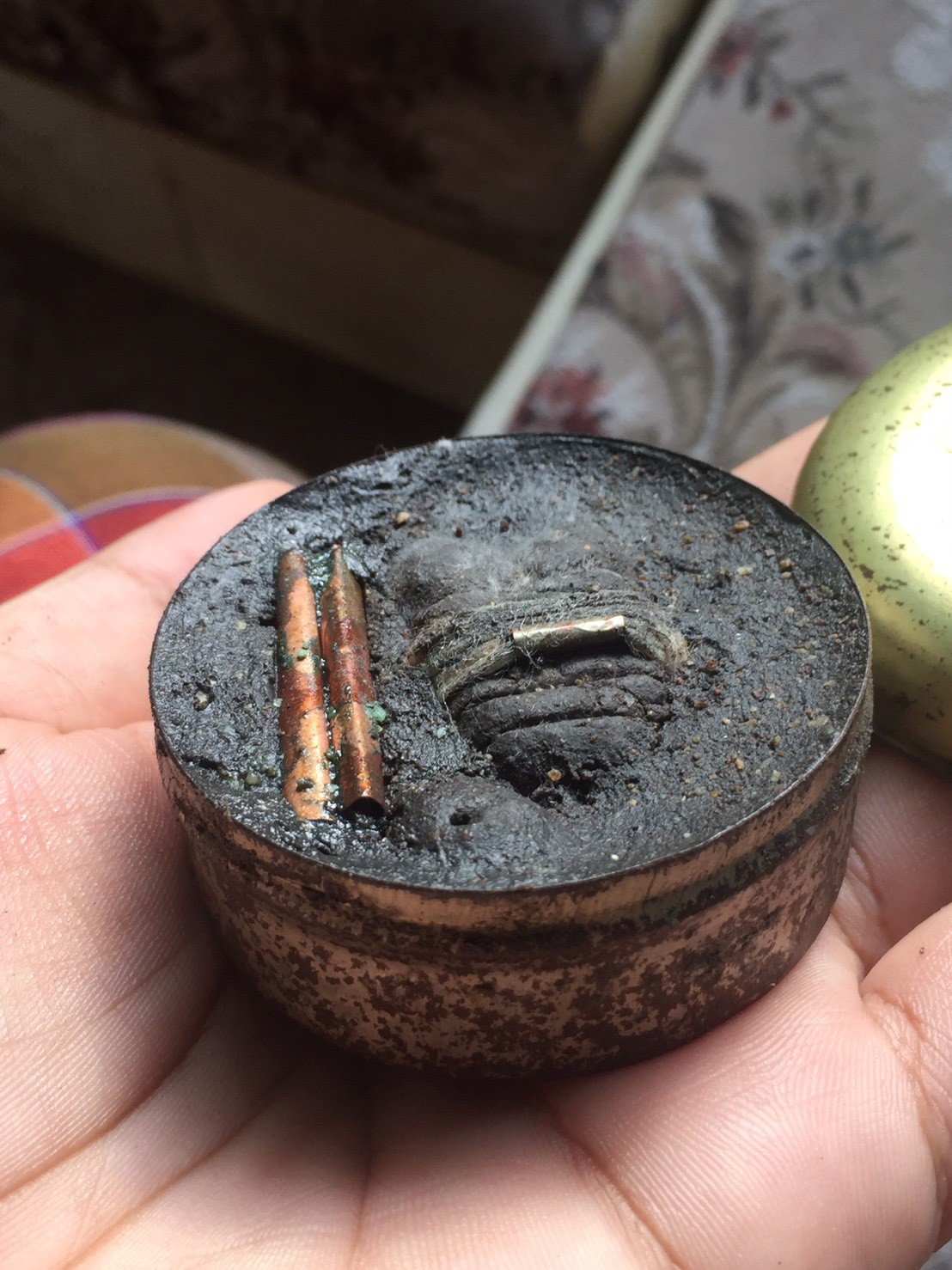 หัวเชื้อสีผึ้งพรายแม่น้ำฝน ตลับครู อาจารย์เปล่งบุญยืน