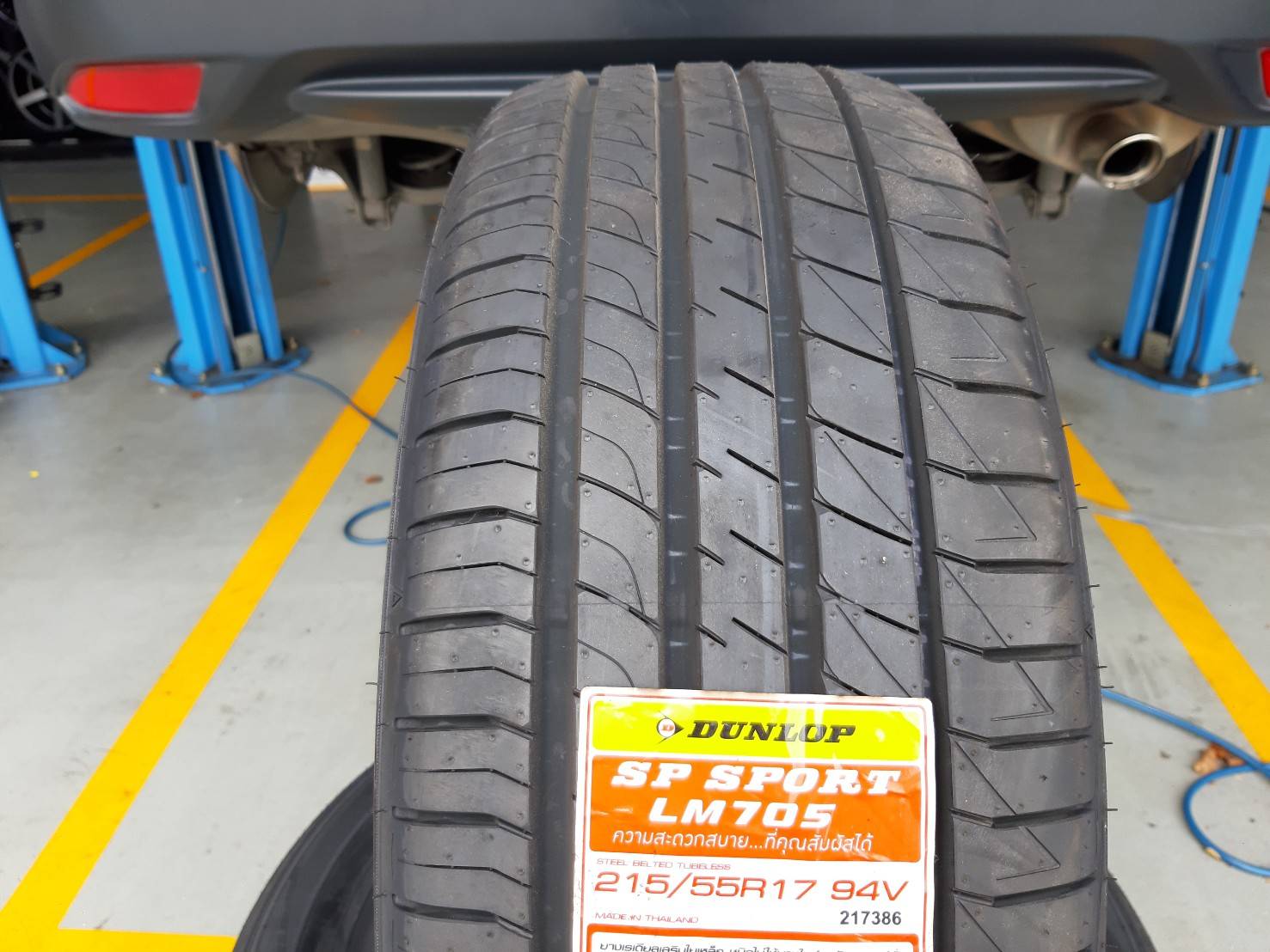 DUNLOP LM705 215/55R17 ยางปี20 ราคาพิเศษ