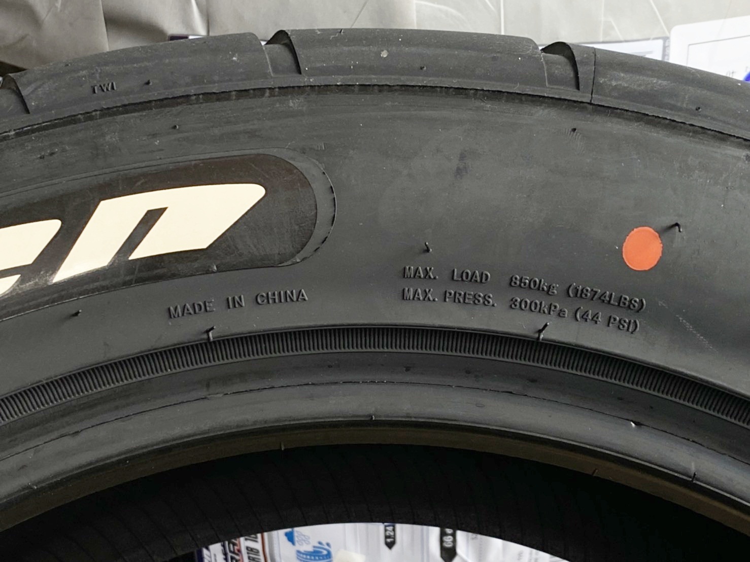 HERO DRAG 255/50R18 ยางขอบขาว ยางปี20 ราคาพิเศษ