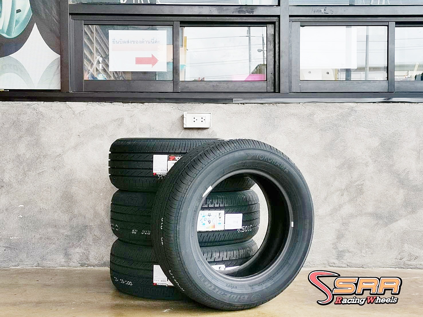 YOKOHAMA BluEarth E75 215/60R16 ยางใหม่ ปี2021 ราคาพิเศษ