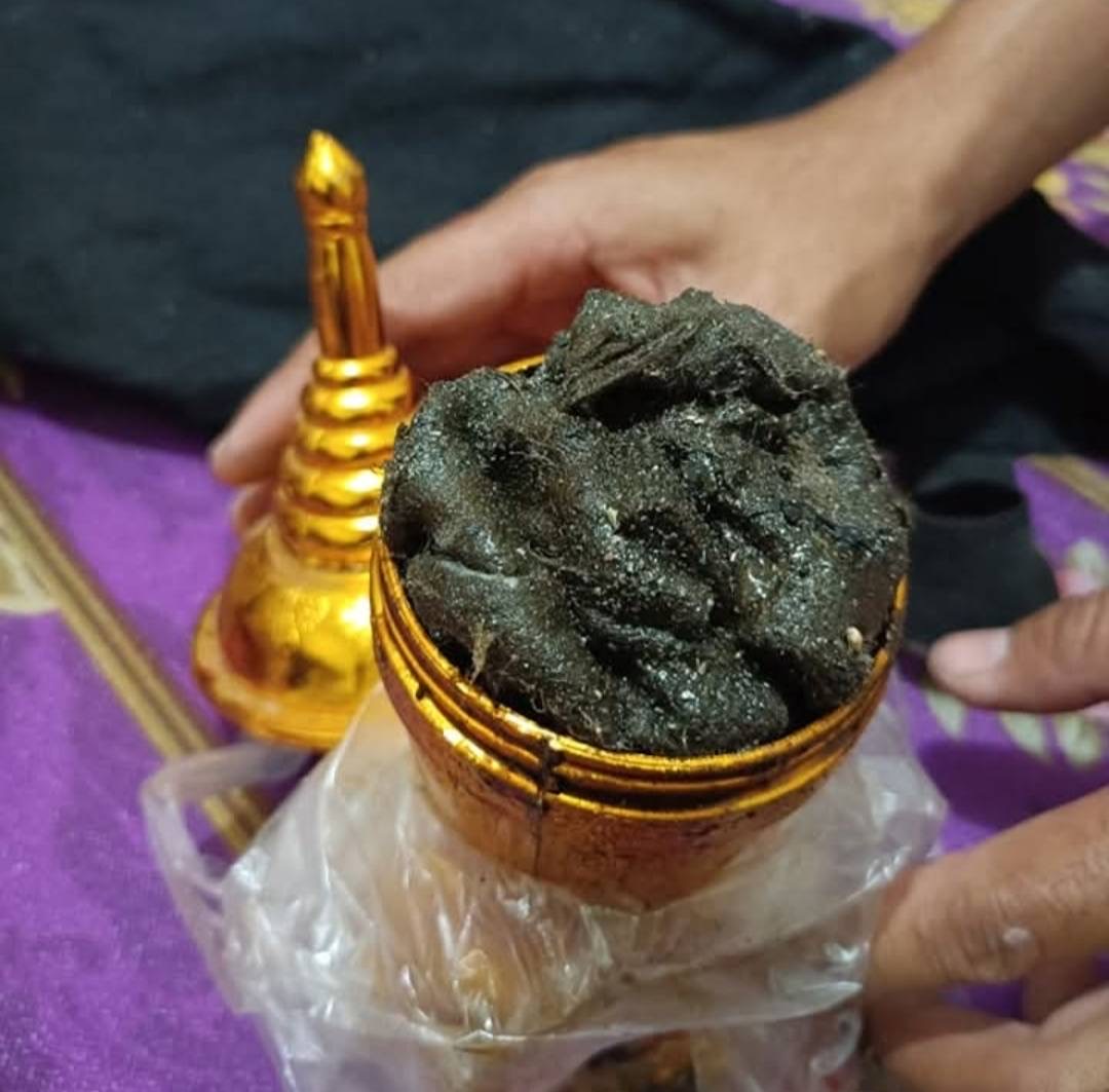 ขุนแผนอุ้มนางจอมเวทย์สายดำ ขุนแผนรุ่น 1 ตะกรุดทองแดง สำนักคนเลี้ยงผี สร้างมีนาคม 2568