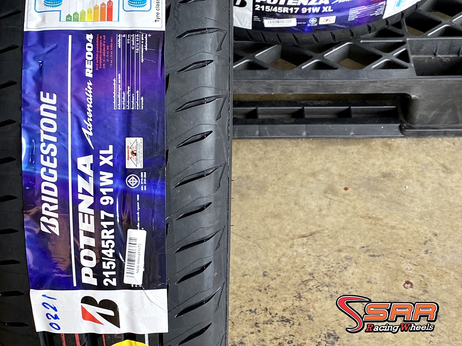 BRIDGESTONE RE004 215/45R17 ยางเข้าใหม่ ปี2021 ราคาพิเศษ ที่SRR