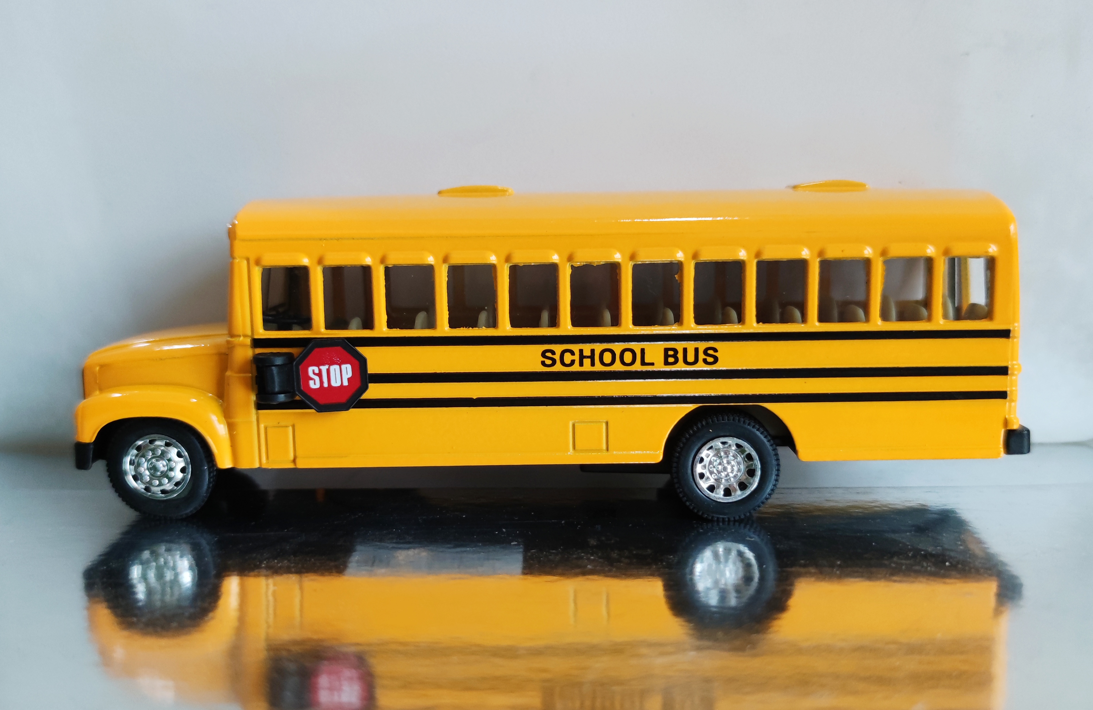 โมเดลรถเหล็ก รถโรงเรียน (ปลีก-ส่ง)