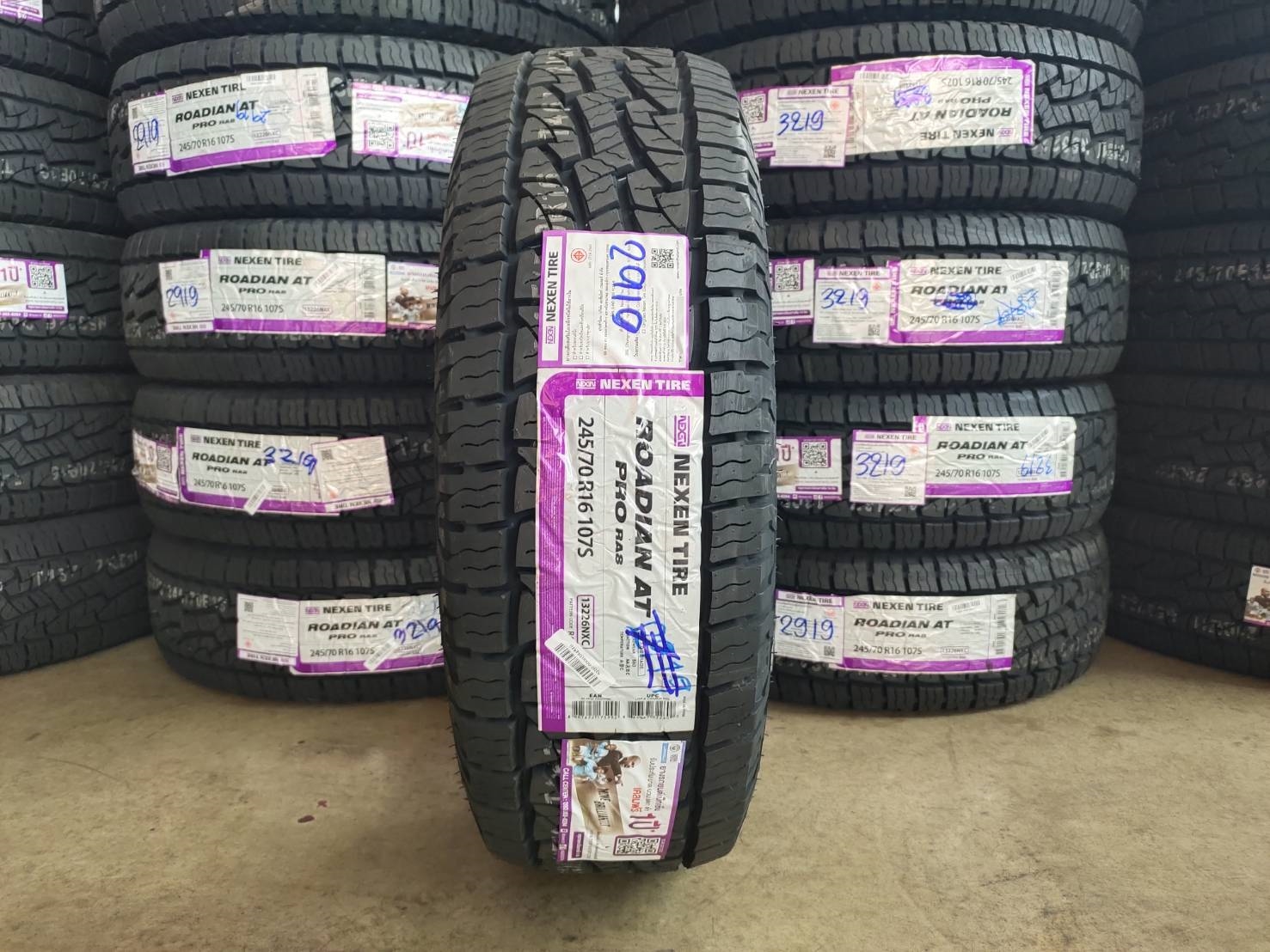 NEXEN ROADIAN AT PRO RA8 245/70R16 ยางราคาพิเศษ เส้นละ 2,900 บาท