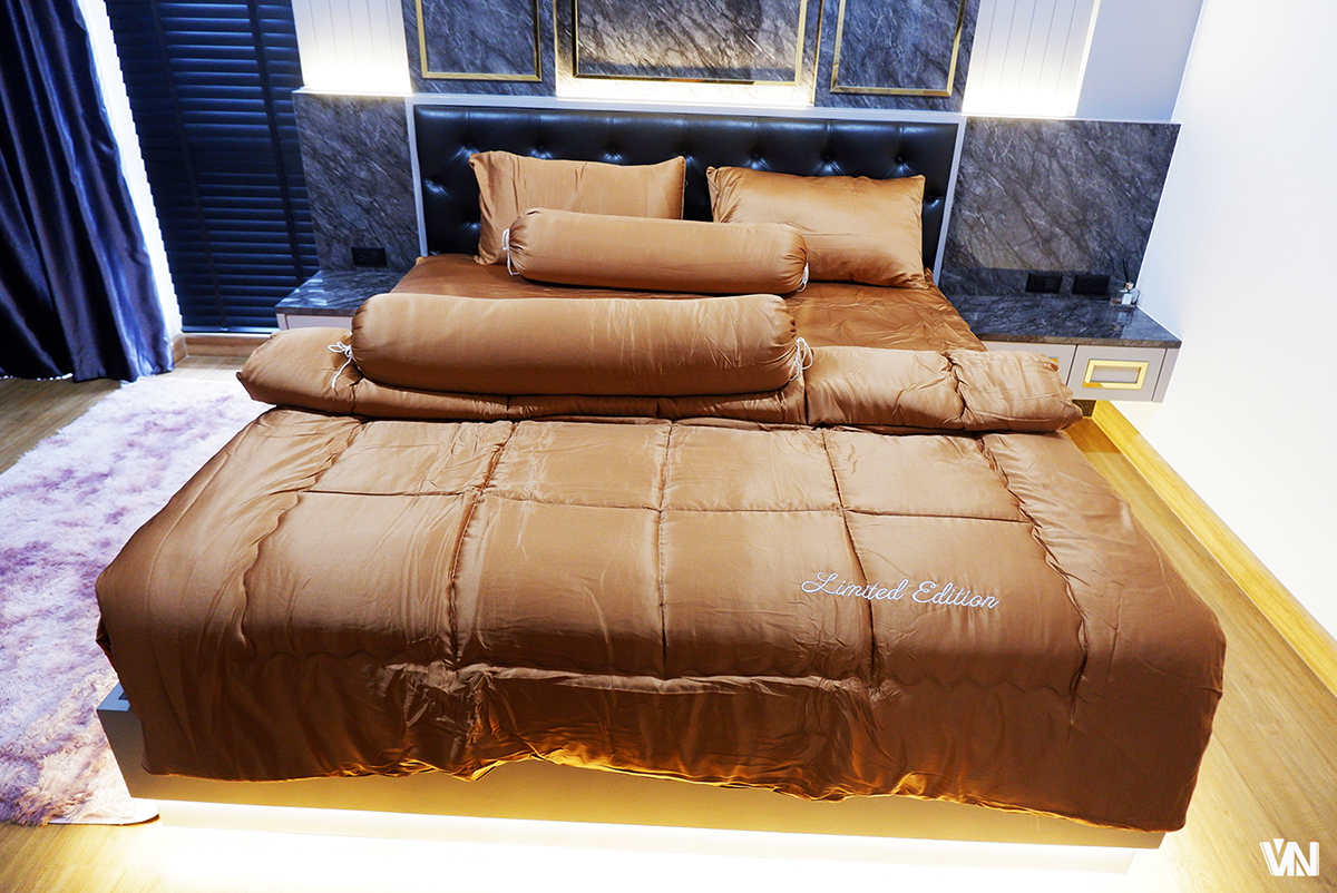 ชุดนวมเช็ตผ้านวมใยไหมซาติน 6 ฟุต ( 6 ชุดคละสี )