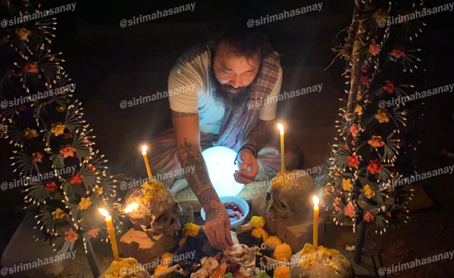 พิธีมนต์เสน่ห์จันทร์ อาจารย์เดี่ยว สุทธิกาโร สำนักสักยันต์เข็มเสน่ห์บูรพา