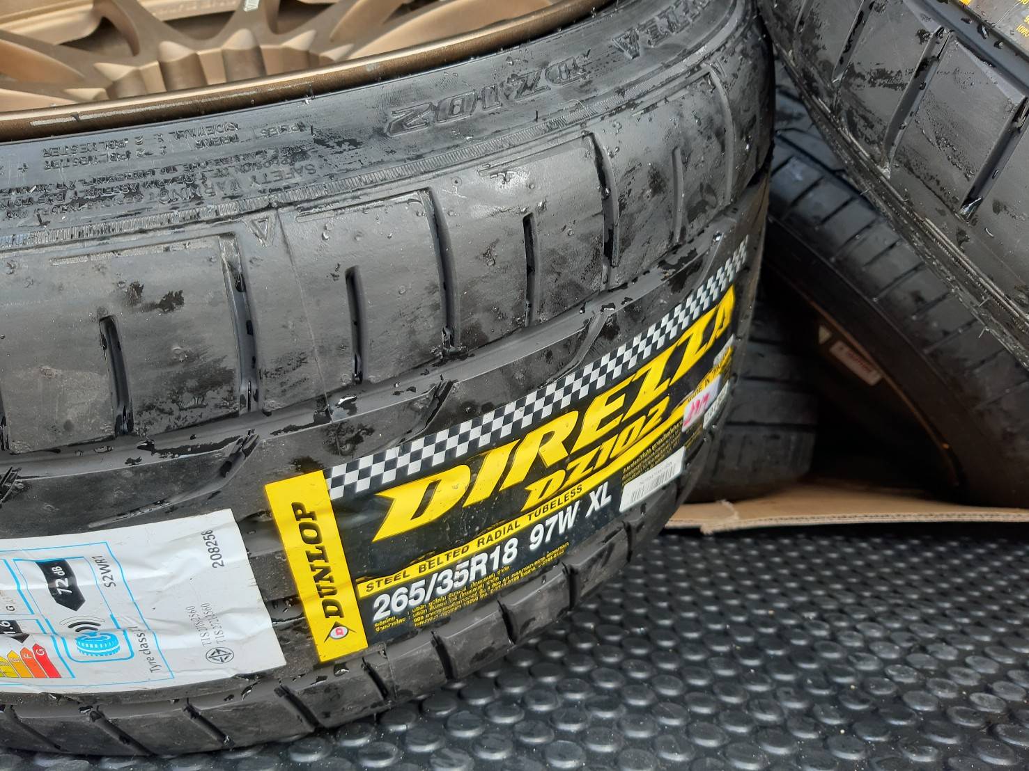DUNLOP DZ102 235/40R18 ยางใหม่ปี19 ลดราคาพิเศษ