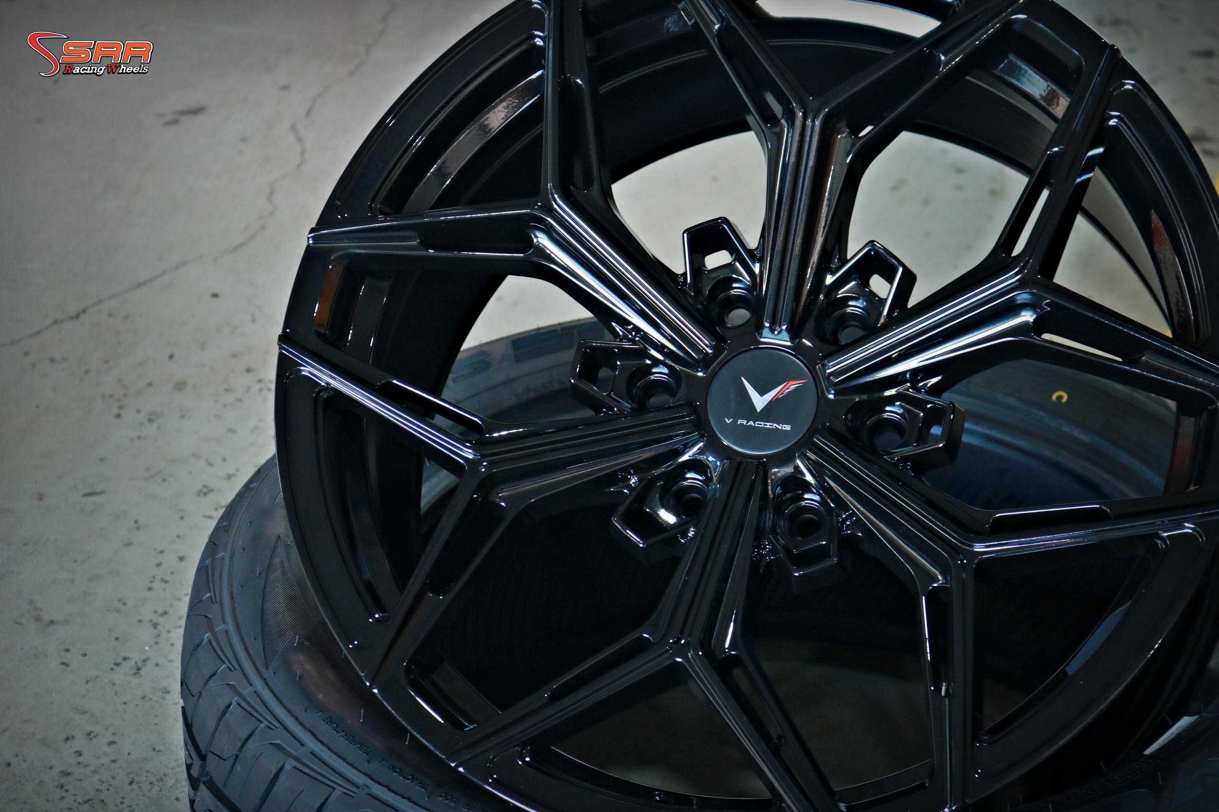 V RACING VZ-01 ขอบ20 6x139.7 ET15 GLOSS BLACK