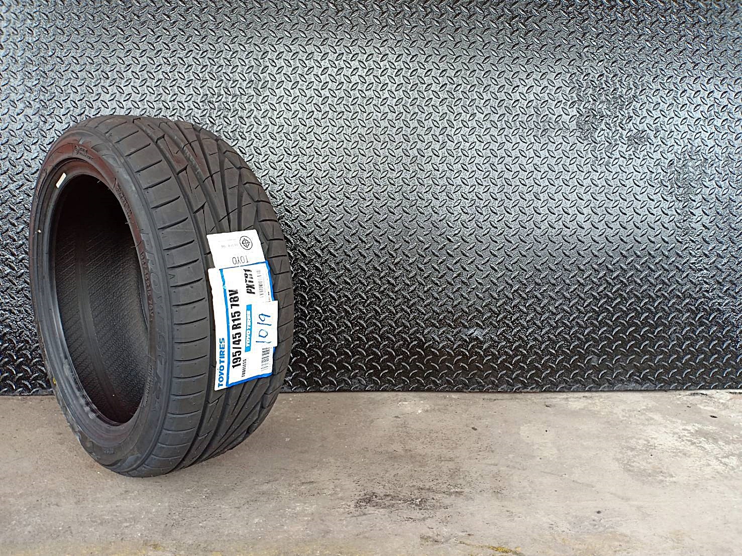 TOYO PROXES TR1 195/45R15 ยางใหม่ปี19 เส้นละ 2,900 บาท