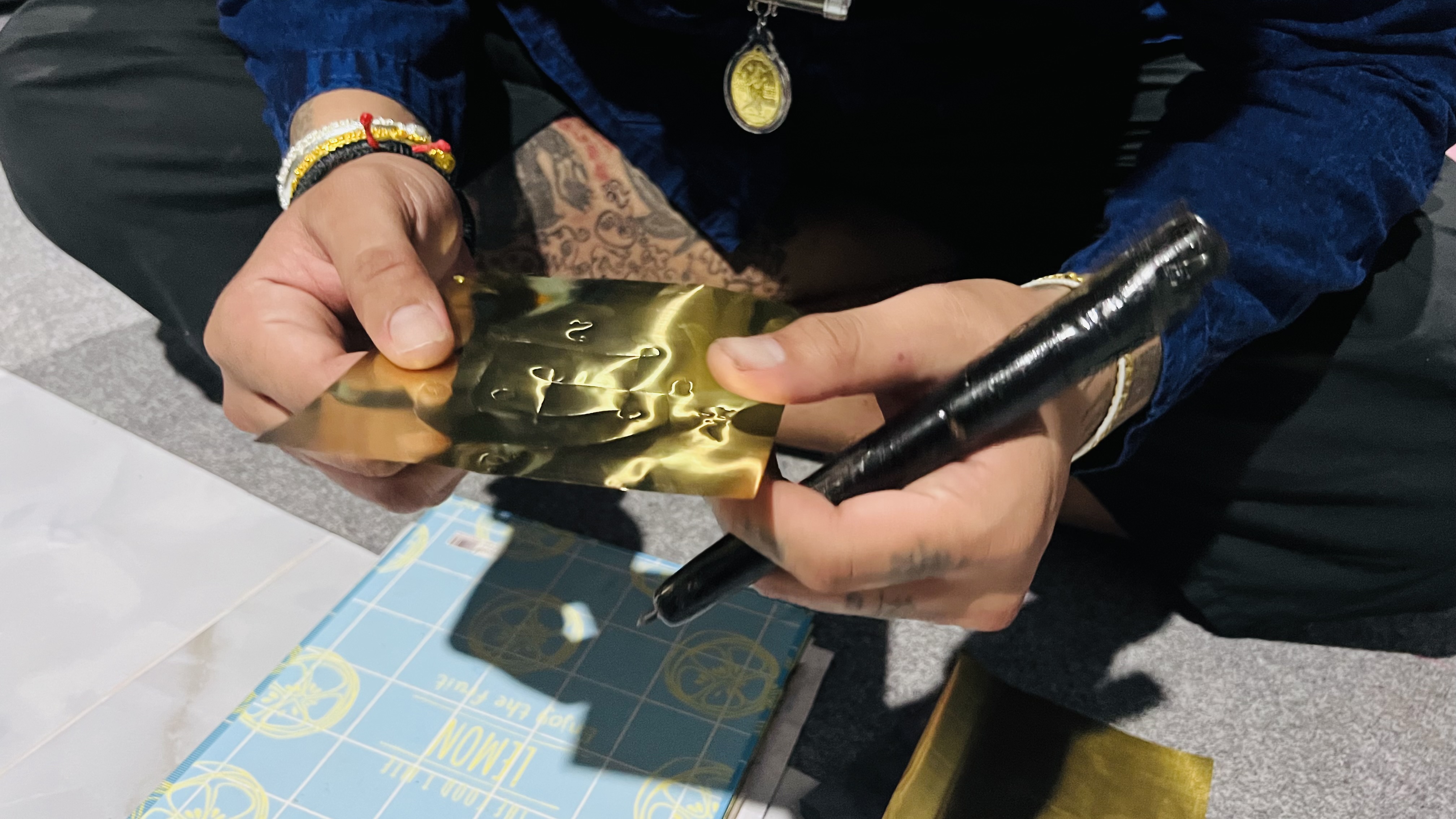 28/07/66 จารแผ่นตะกรุดสำหรับทำงั่ง อาจารย์ปอนด์ สมิงพราย ✔️