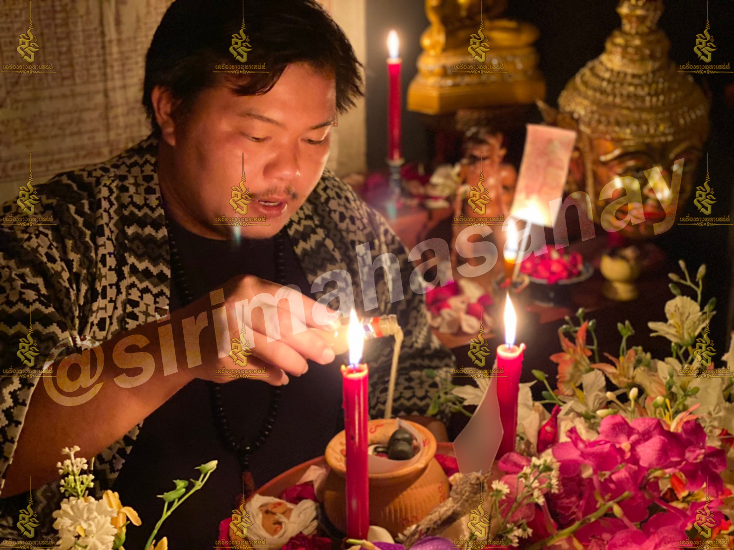 พิธีหอมดอกฮัก อาจารย์เสก สำนักสักยันต์ป๋ารมีเศรษฐีเรือนคำ