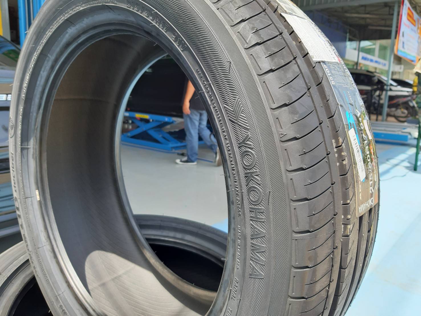 YOKOHAMA ADVAN dB decibel V551 215/50R17 ยางใหม่ลดราคาพิเศษ