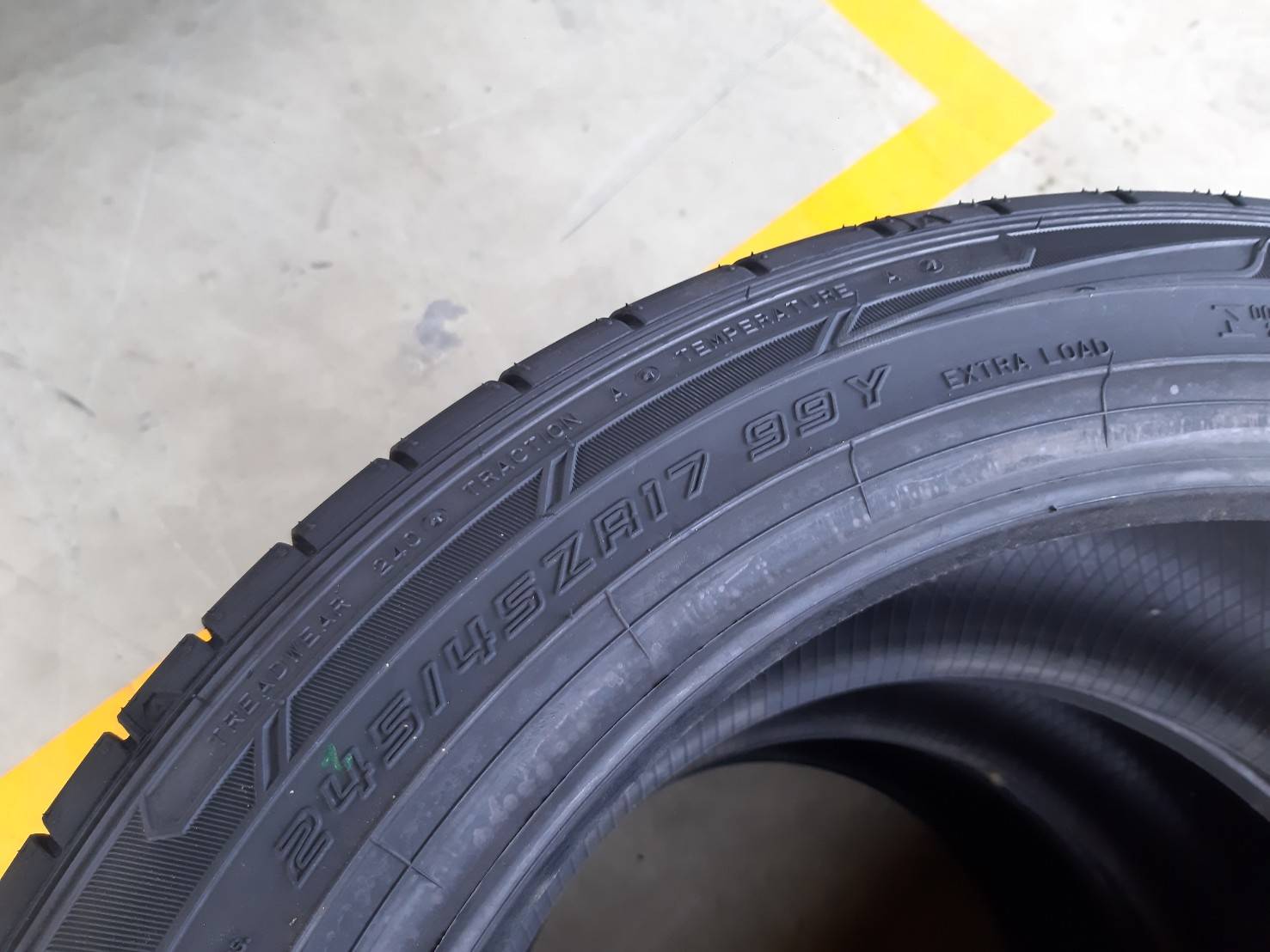 DUNLOP SP SPORT MAXX 050+ 245/45ZR17 ยางปี19 ลดราคาพิเศษ