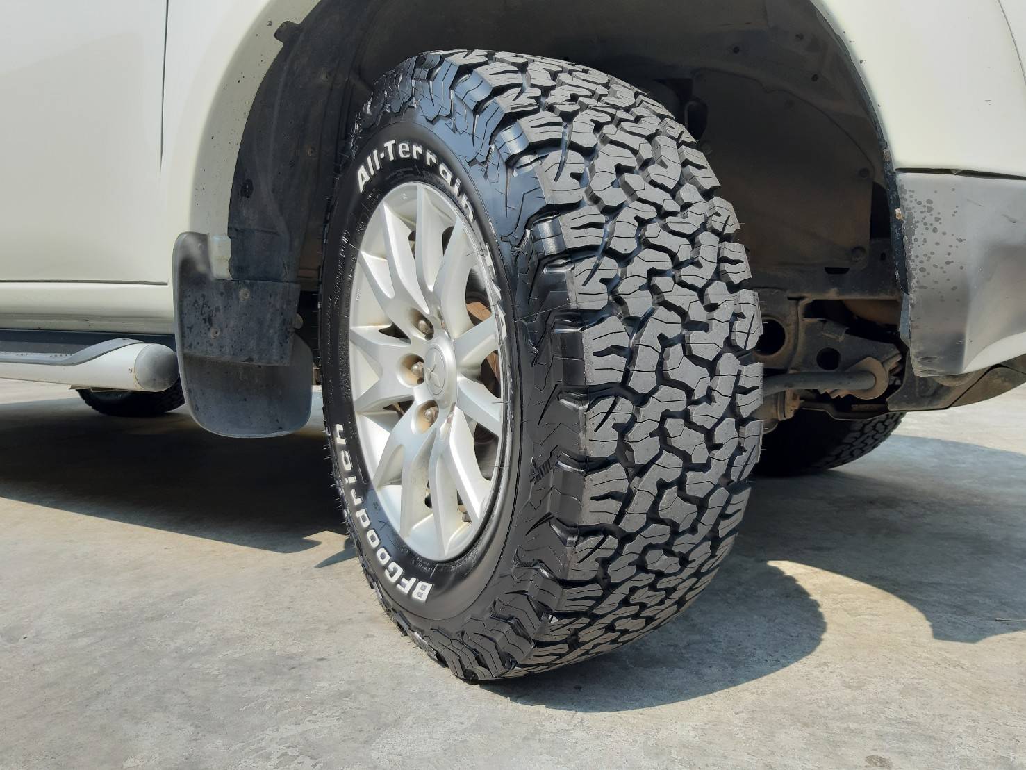 BFGoodrich All Terrain T/A KO2 265/65R17 ยางใหม่ปี21 ราคาพิเศษ