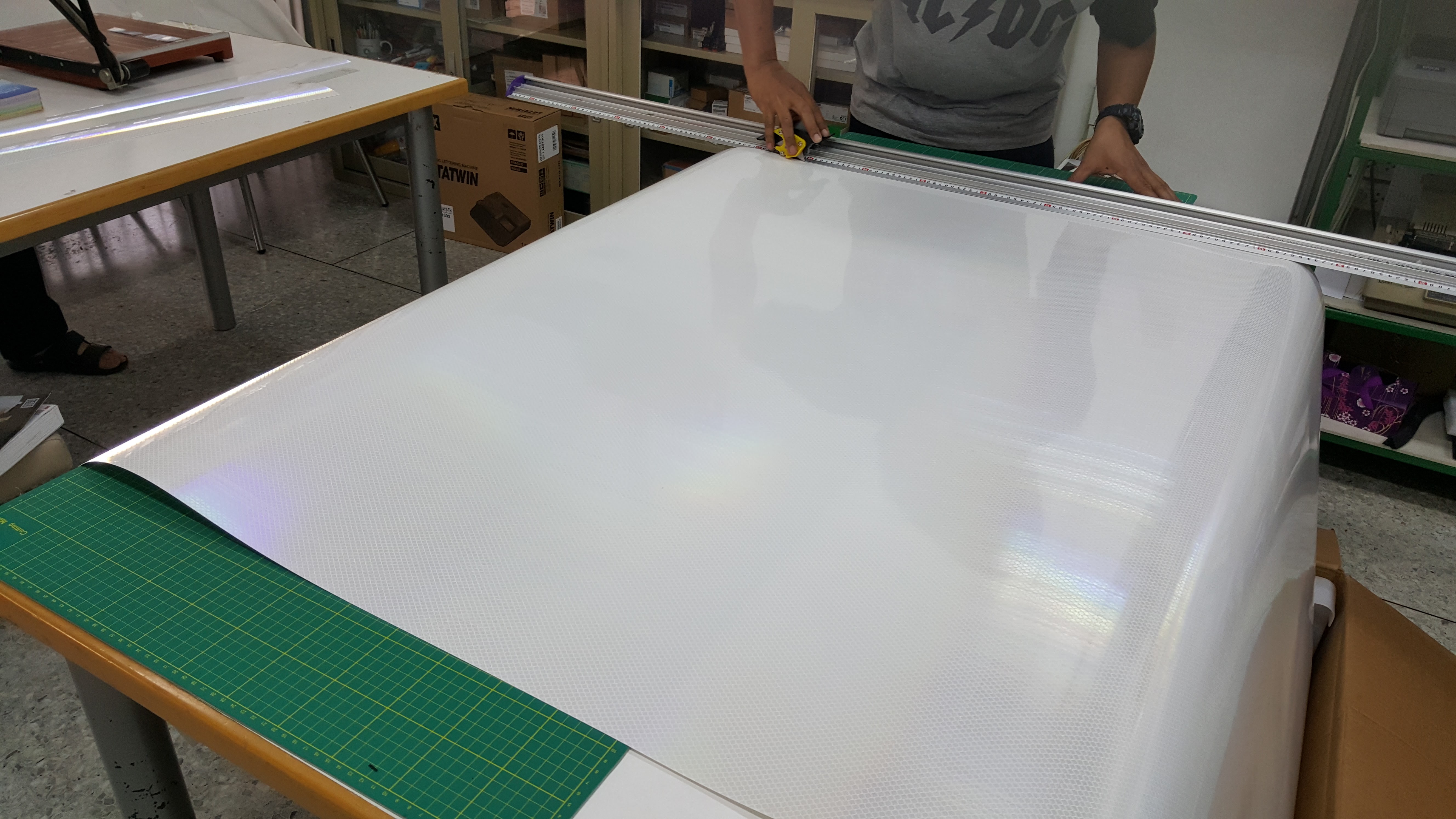 สติ๊กเกอร์สะท้อนแสง เอ็นจิเนียร์ 3M กว้าง 36 นิ้ว X 45.72 เมตร แท้ Engineering GRADE Prismatic EGP งานจราจร