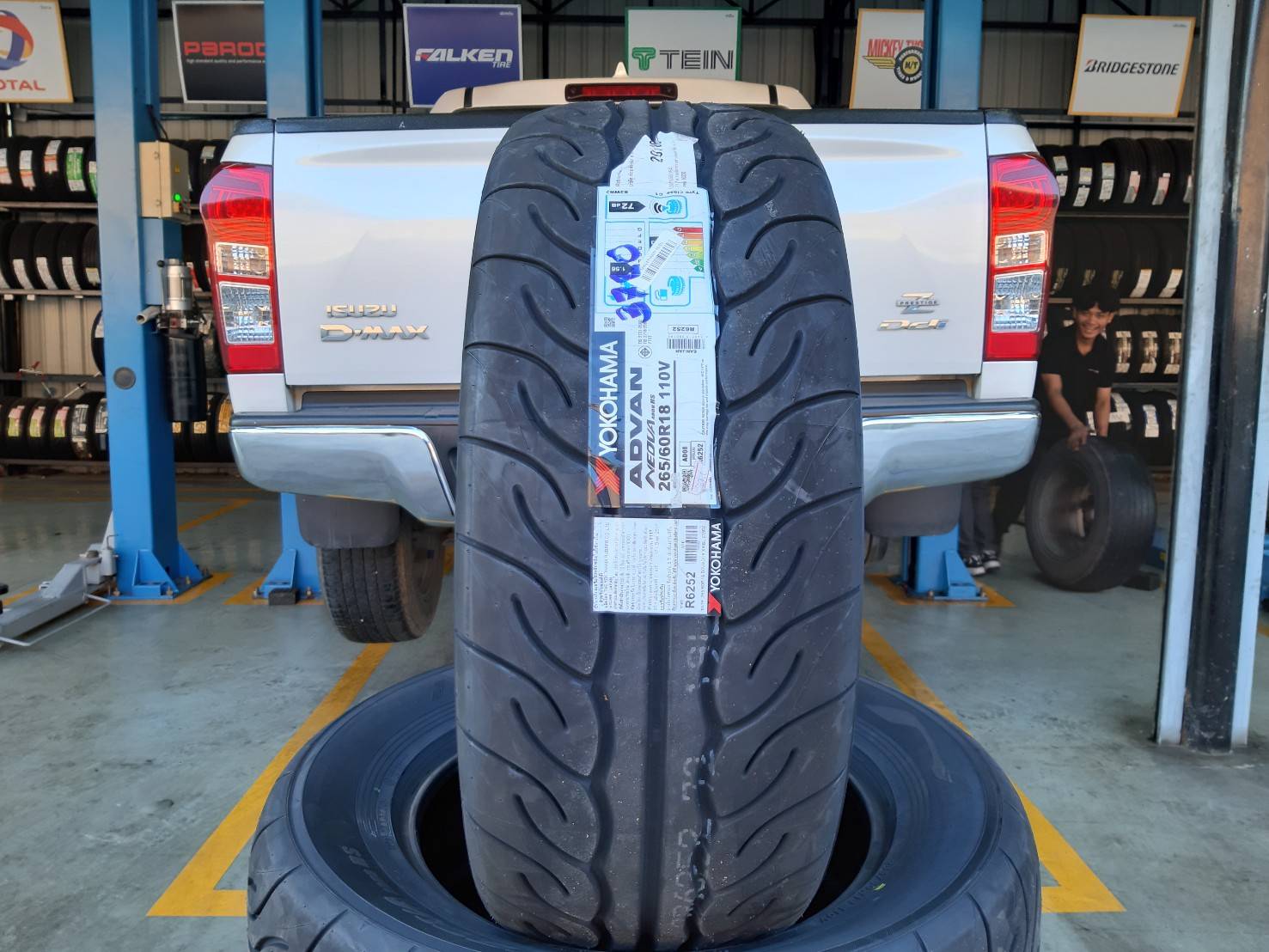 YOKOHAMA ADVAN AD08RS 265/60R18 ยางญี่ปุ่น ปี2021 ราคาพิเศษ